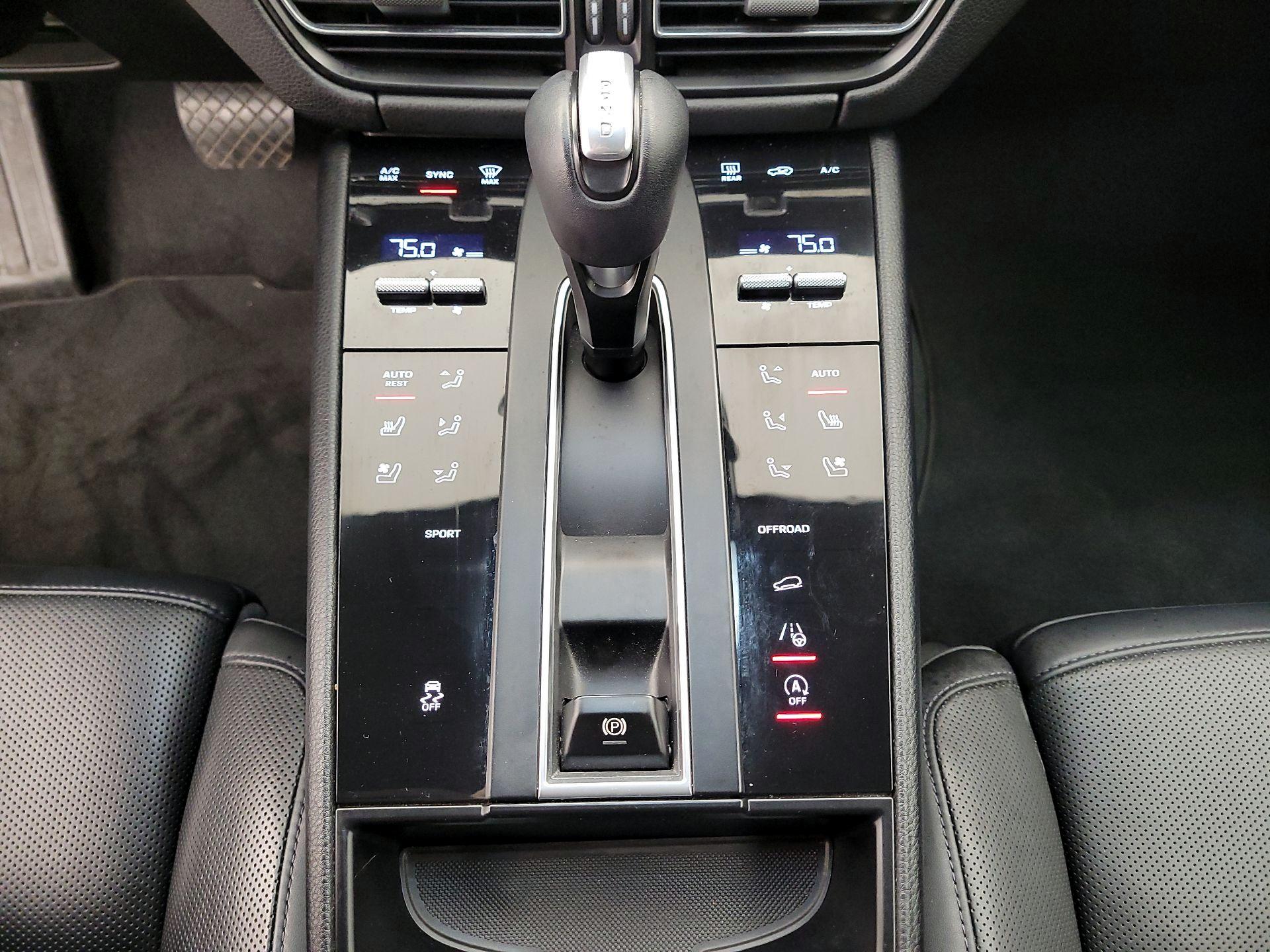 Thumbnail: 2022 Porsche Macan - 17