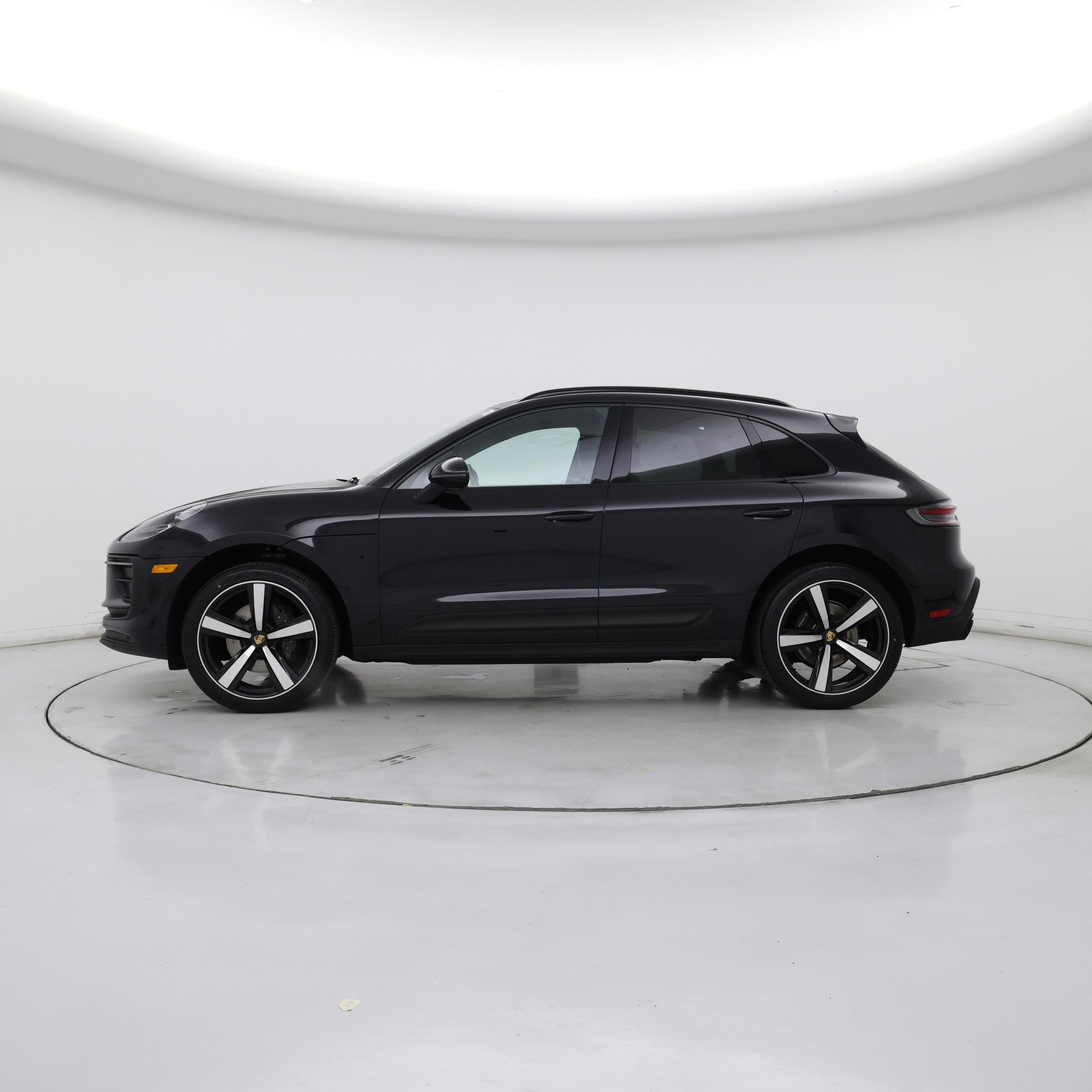 Thumbnail: 2022 Porsche Macan - 3