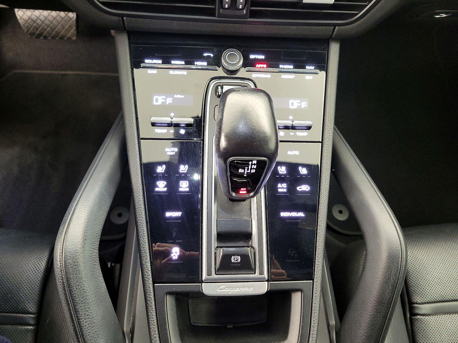 Thumbnail: 2022 Porsche Cayenne - 18