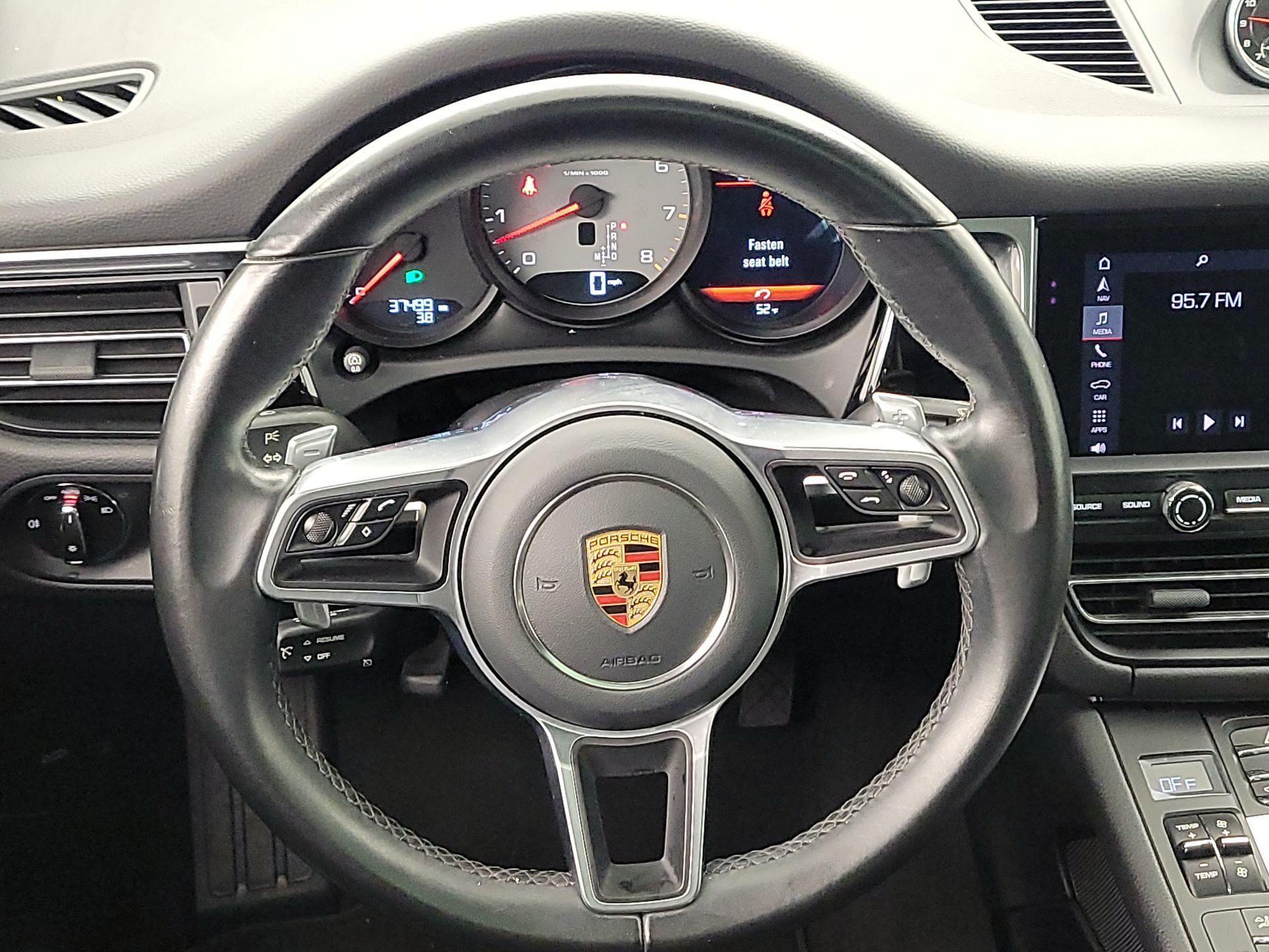 Thumbnail: 2021 Porsche Macan - 10