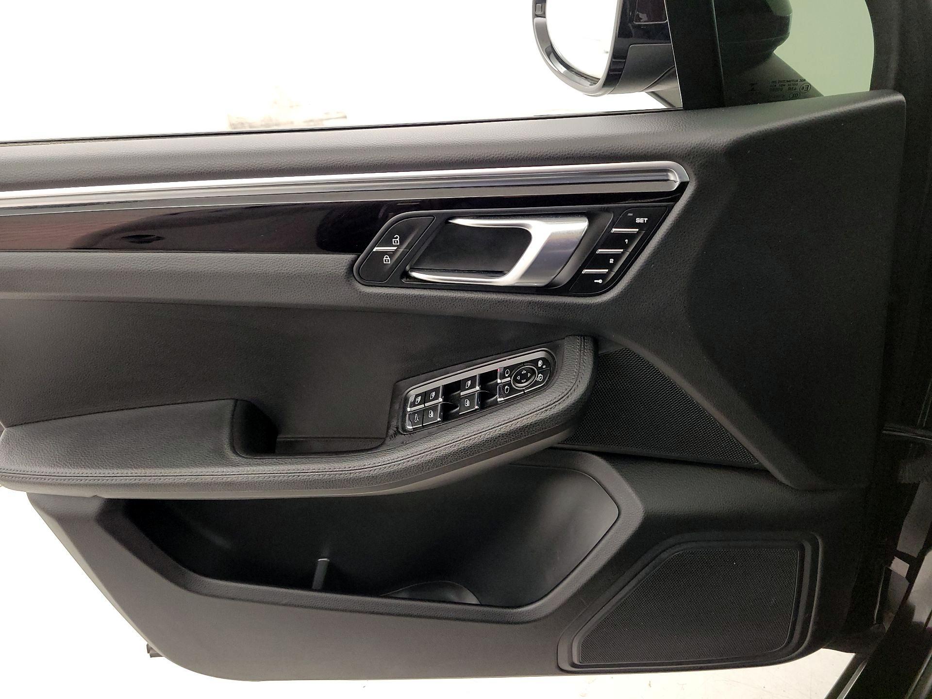 Thumbnail: 2021 Porsche Macan - 12