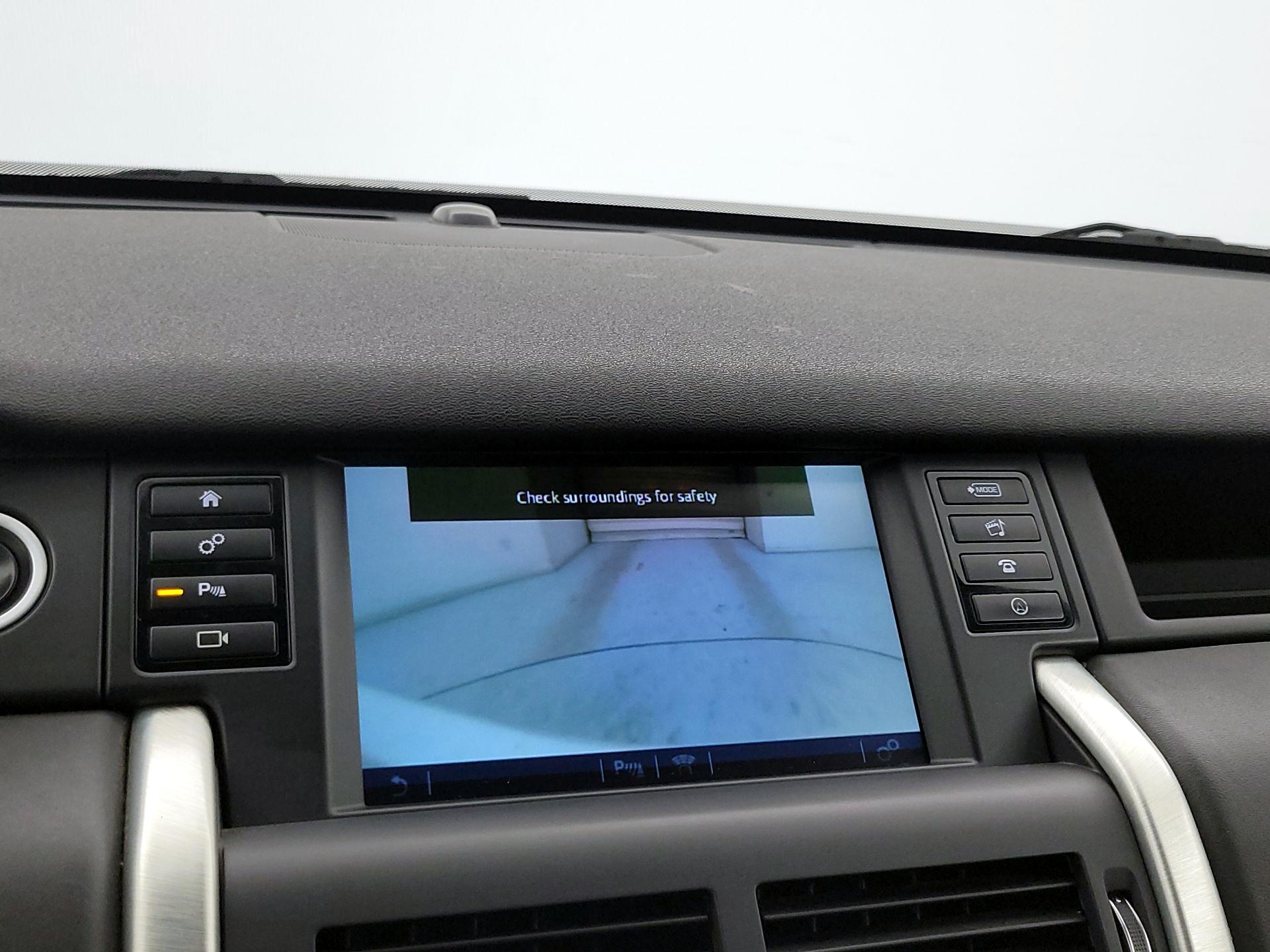 Thumbnail: 2015 Land Rover Discovery Sport - 14