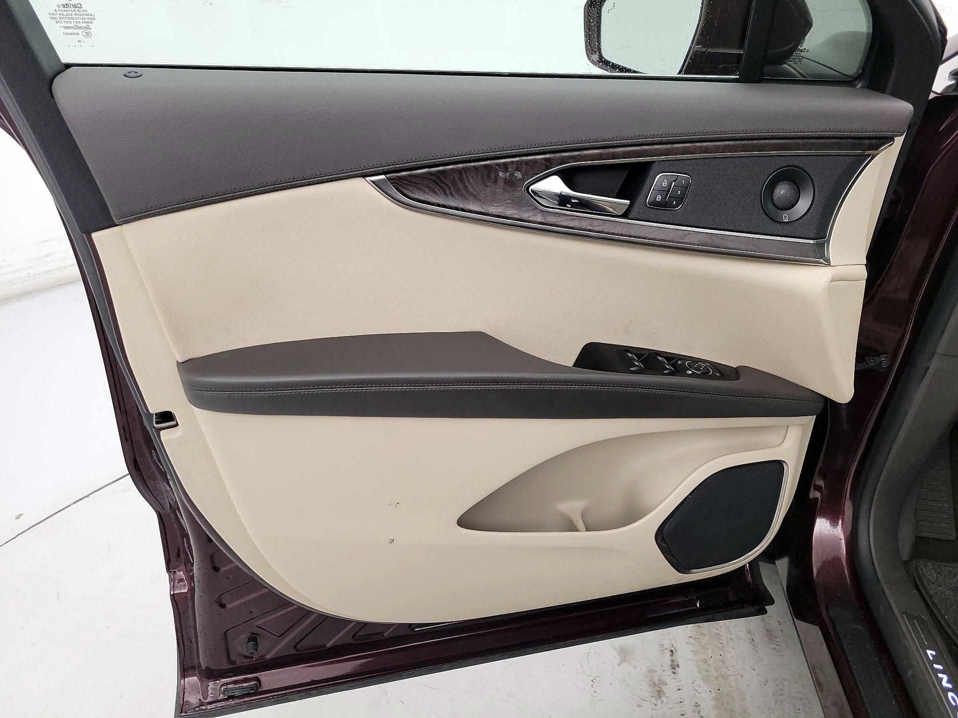 Thumbnail: 2019 Lincoln Nautilus - 12