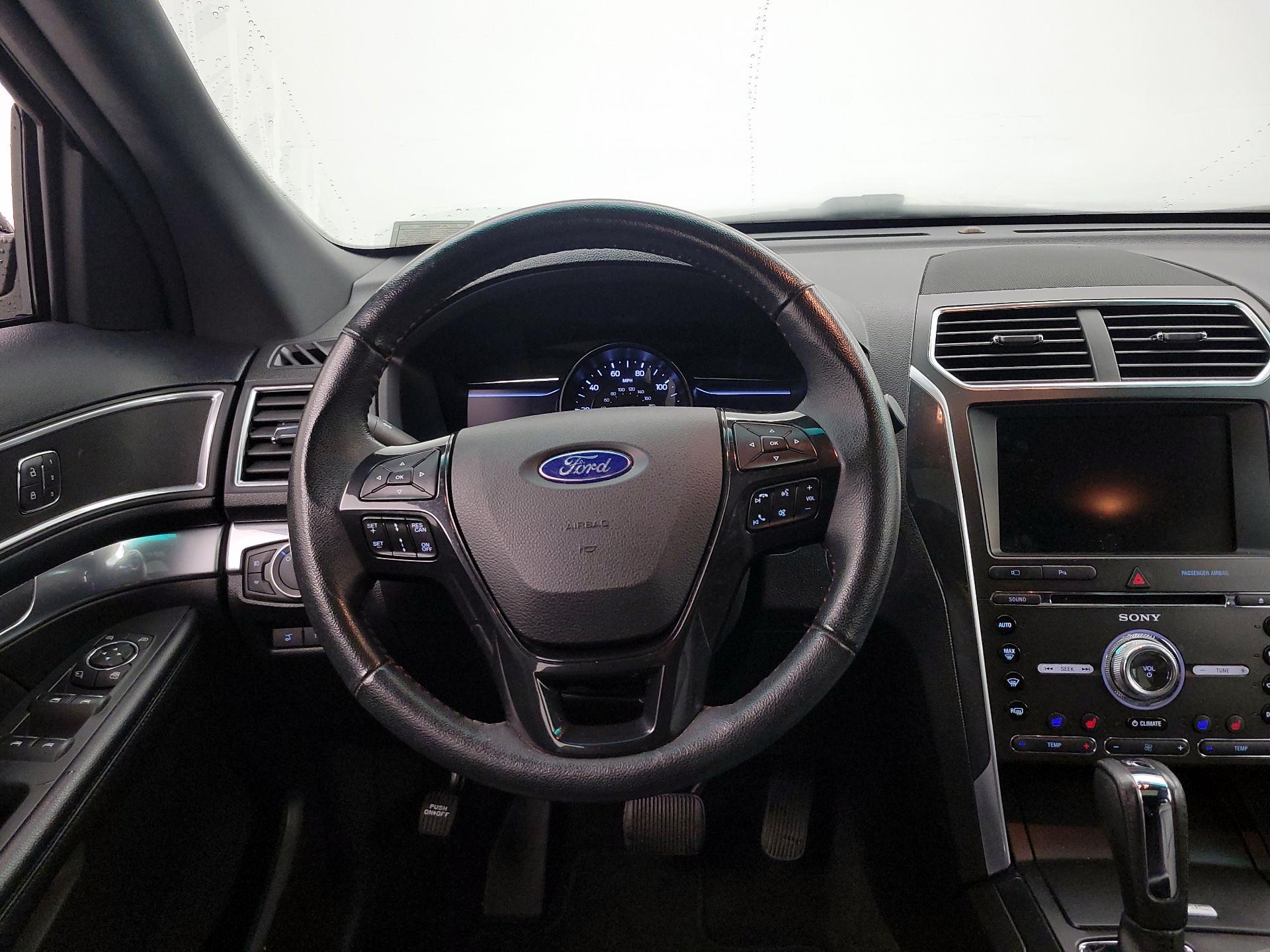 Thumbnail: 2016 Ford Explorer - 10