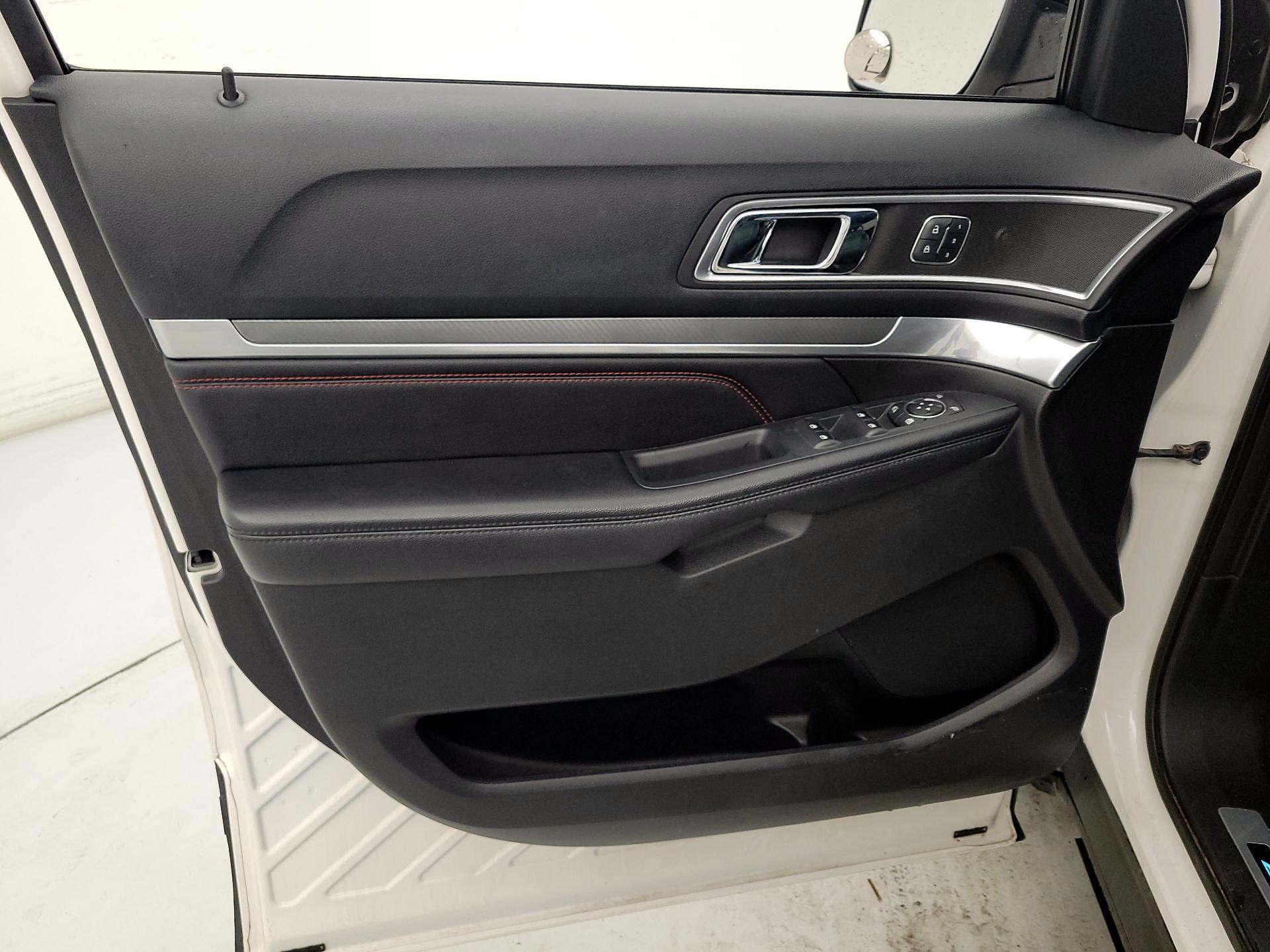 Thumbnail: 2016 Ford Explorer - 12