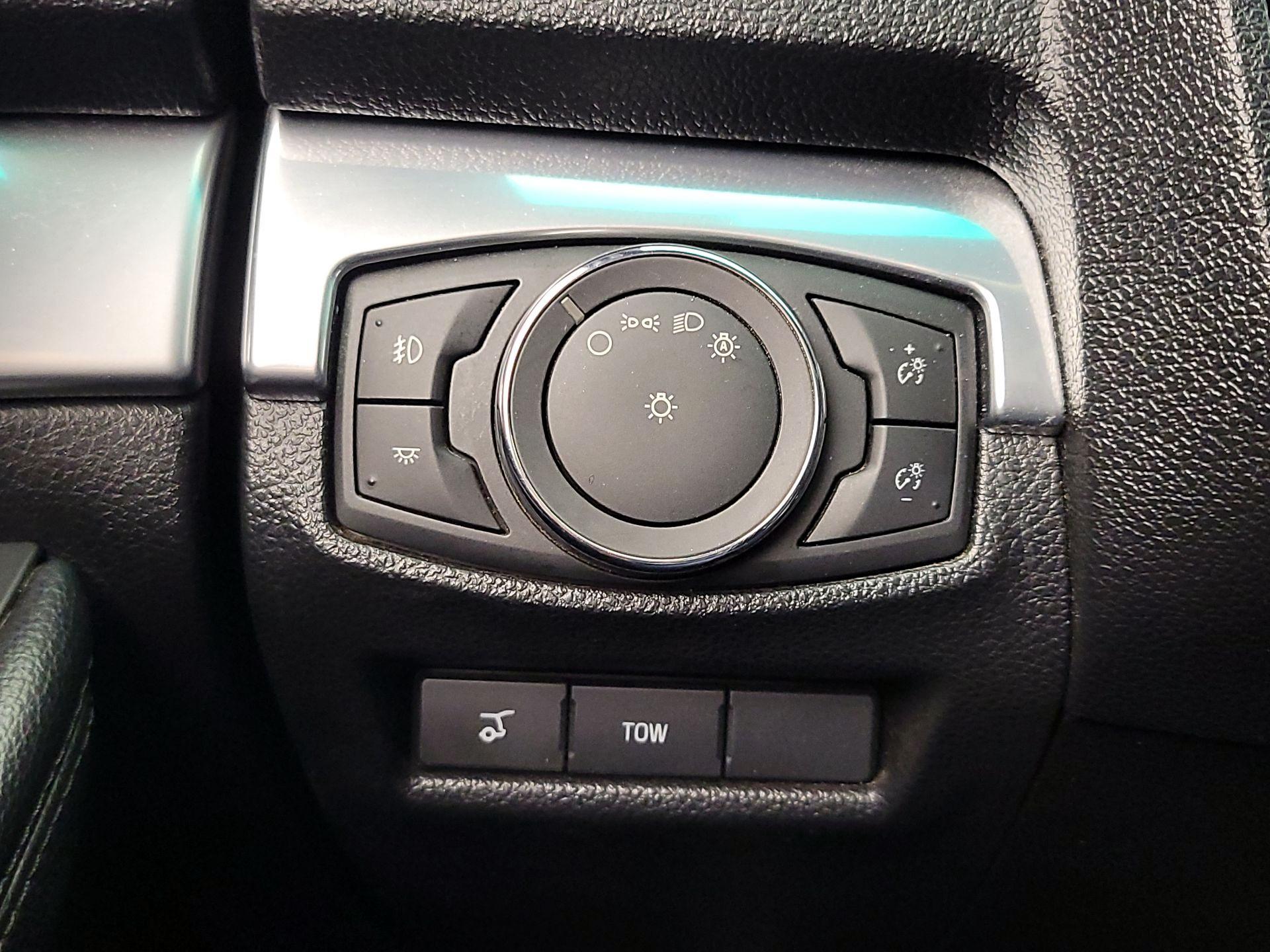 Thumbnail: 2016 Ford Explorer - 13