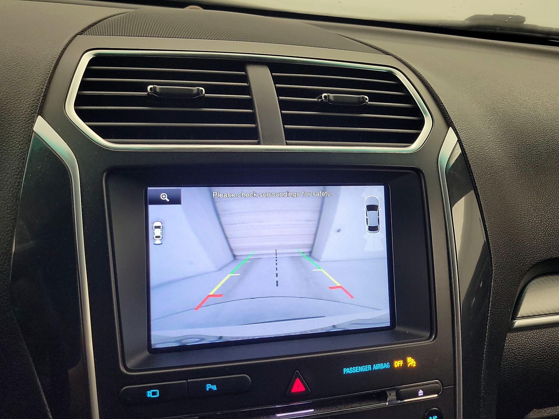 Thumbnail: 2016 Ford Explorer - 15