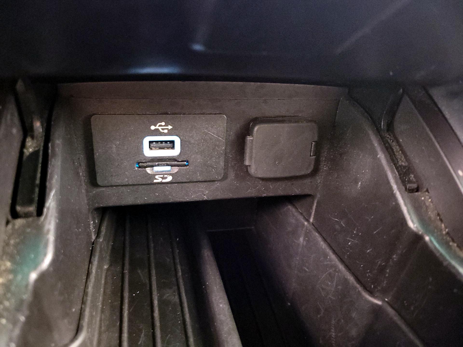 Thumbnail: 2016 Ford Explorer - 19