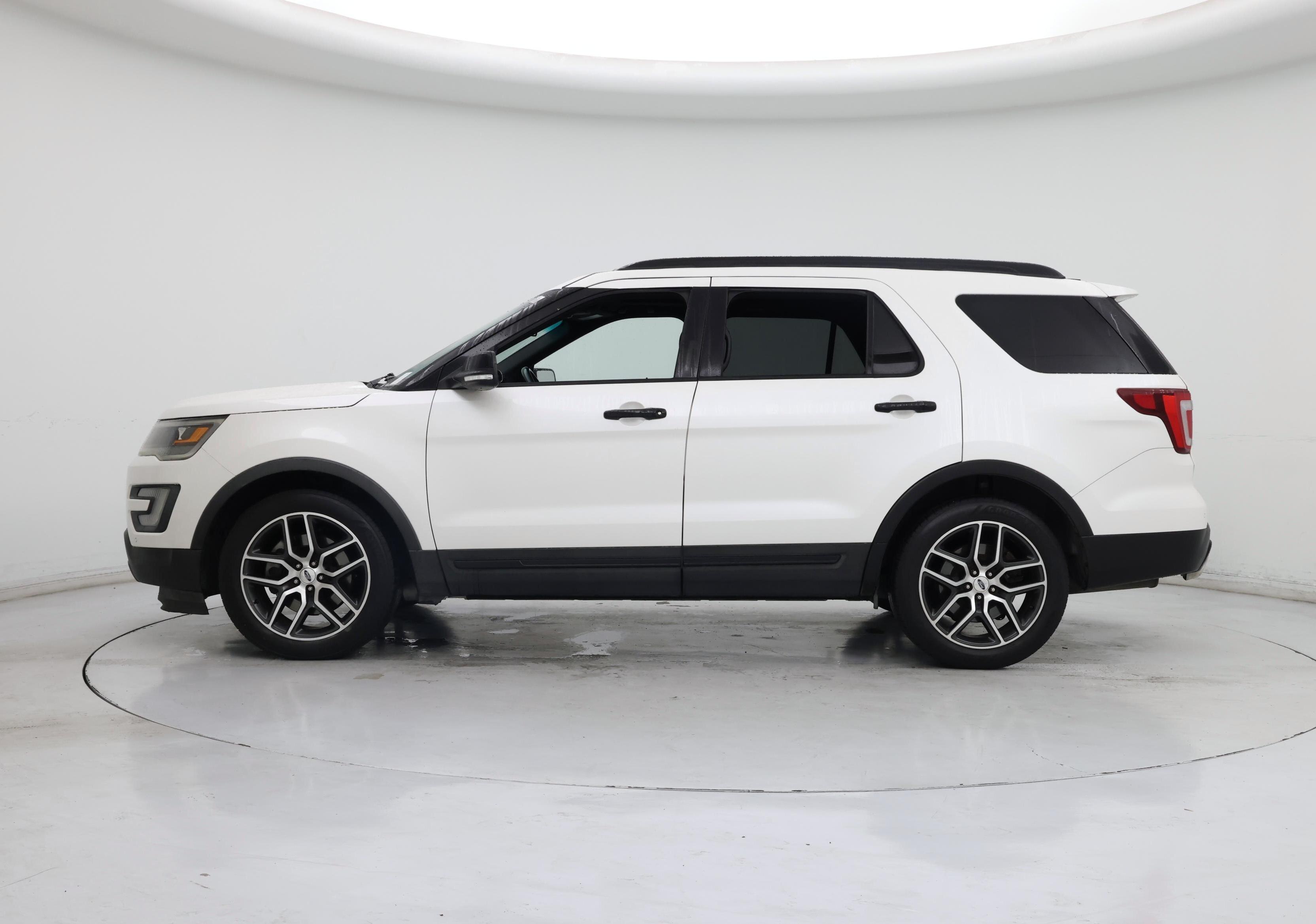 Thumbnail: 2016 Ford Explorer - 3