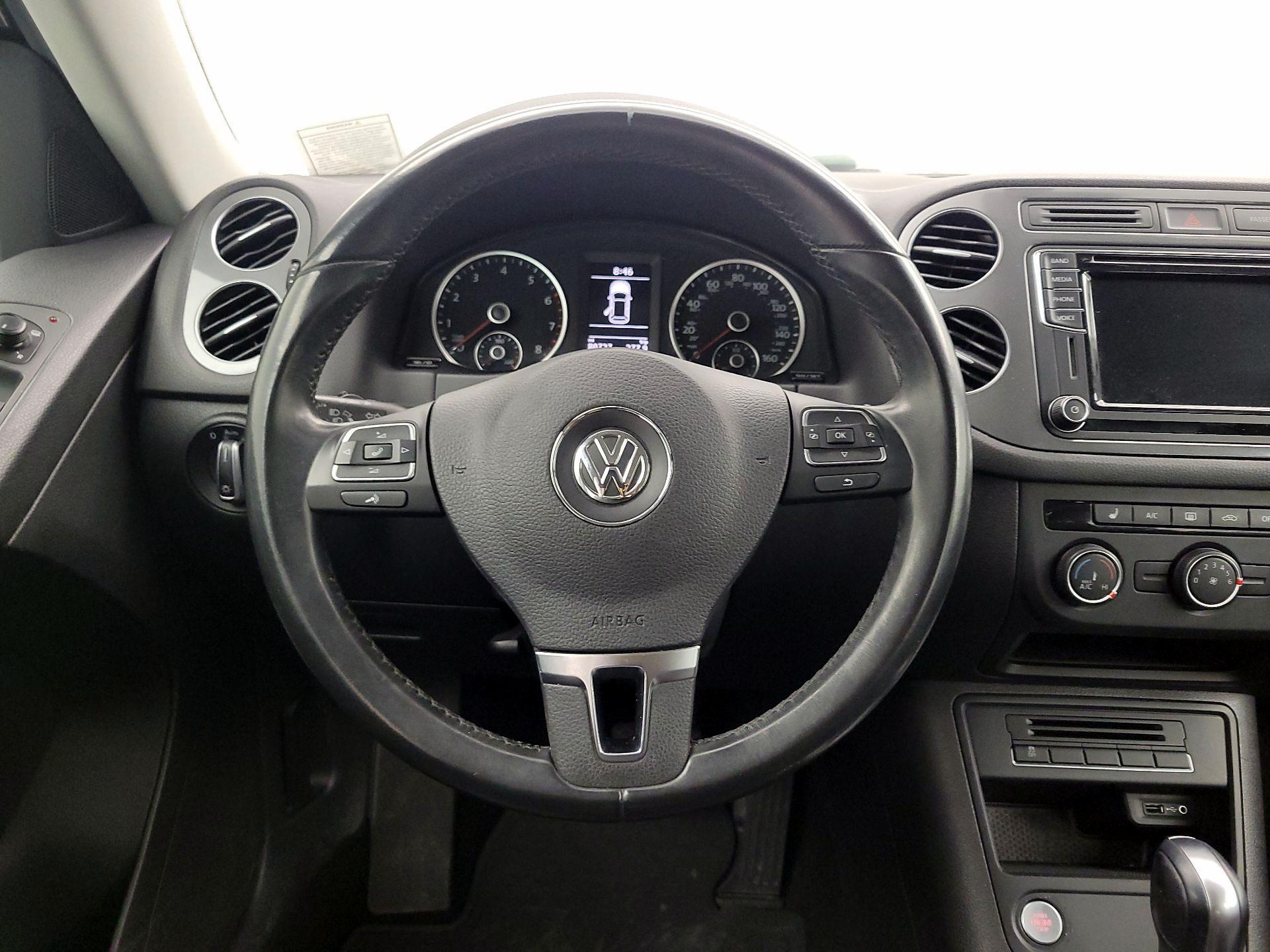 Thumbnail: 2017 Volkswagen Tiguan - 10