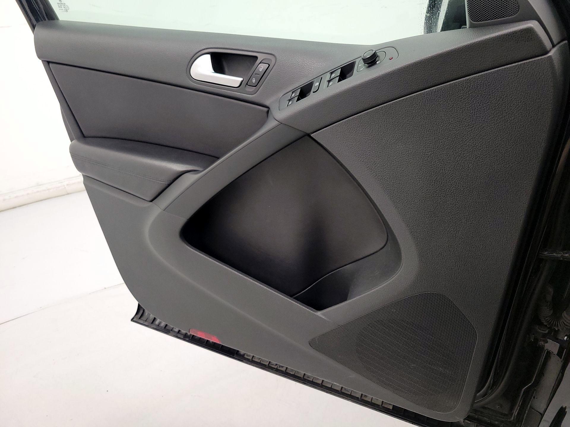 Thumbnail: 2017 Volkswagen Tiguan - 12