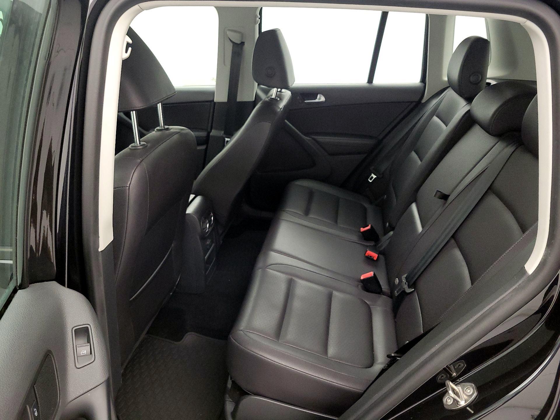 Thumbnail: 2017 Volkswagen Tiguan - 19