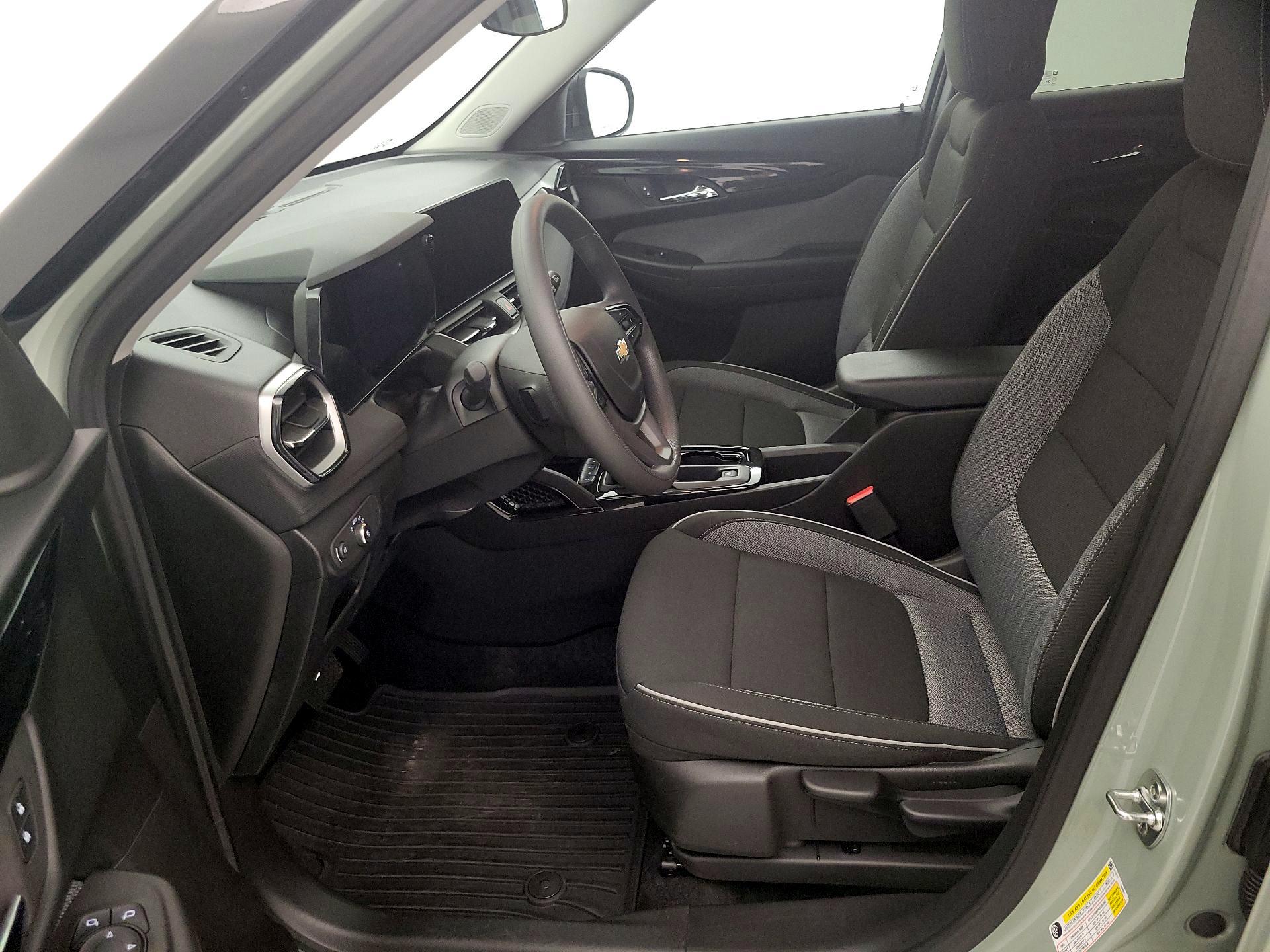 Thumbnail: 2025 Chevrolet TrailBlazer - 11