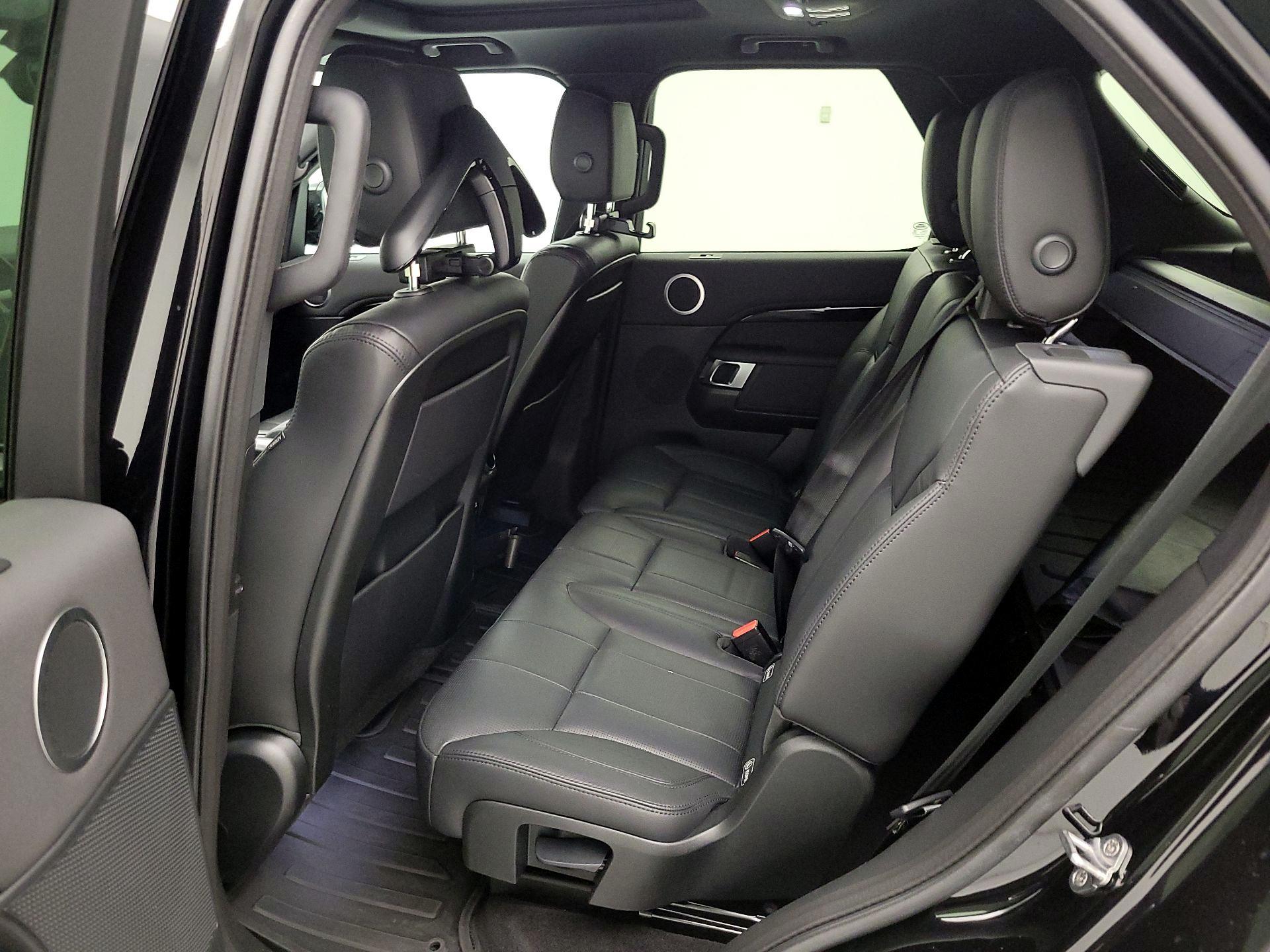 Thumbnail: 2019 Land Rover Discovery - 18