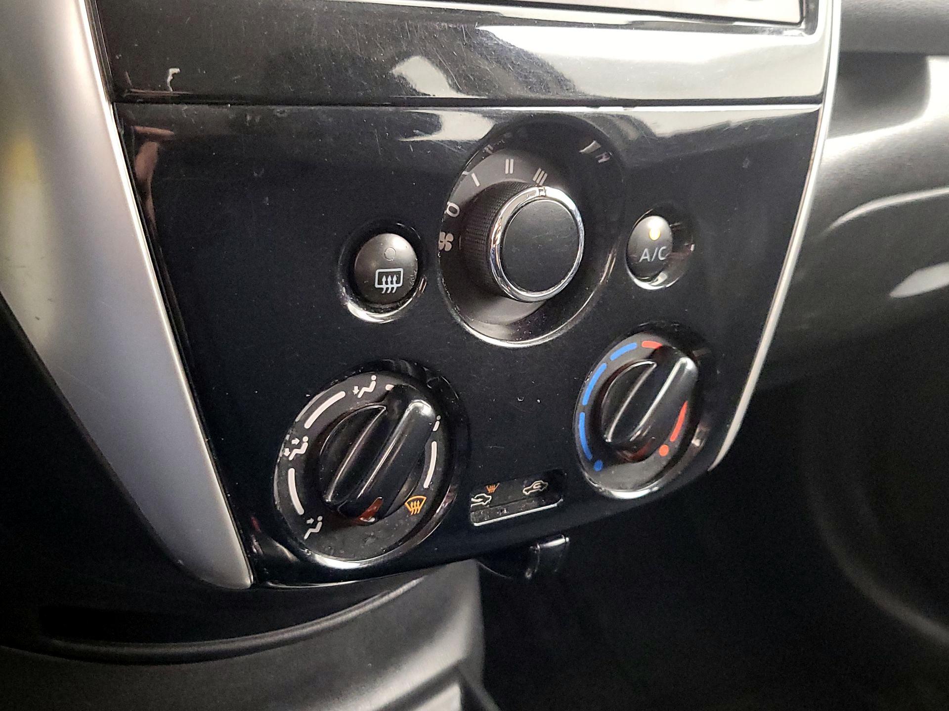 Thumbnail: 2015 Nissan Versa Note - 15