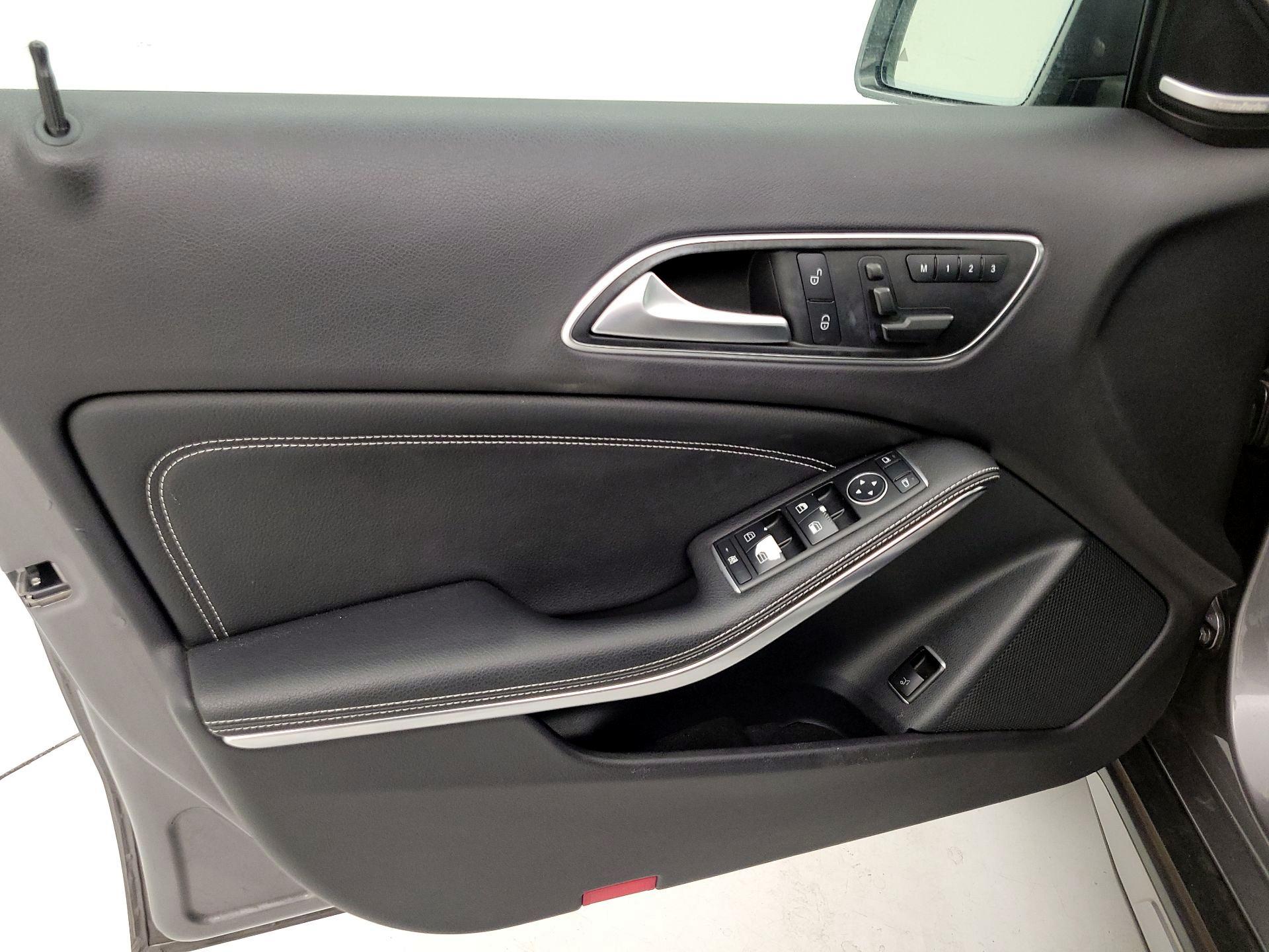 Thumbnail: 2015 Mercedes-Benz GLA - 12