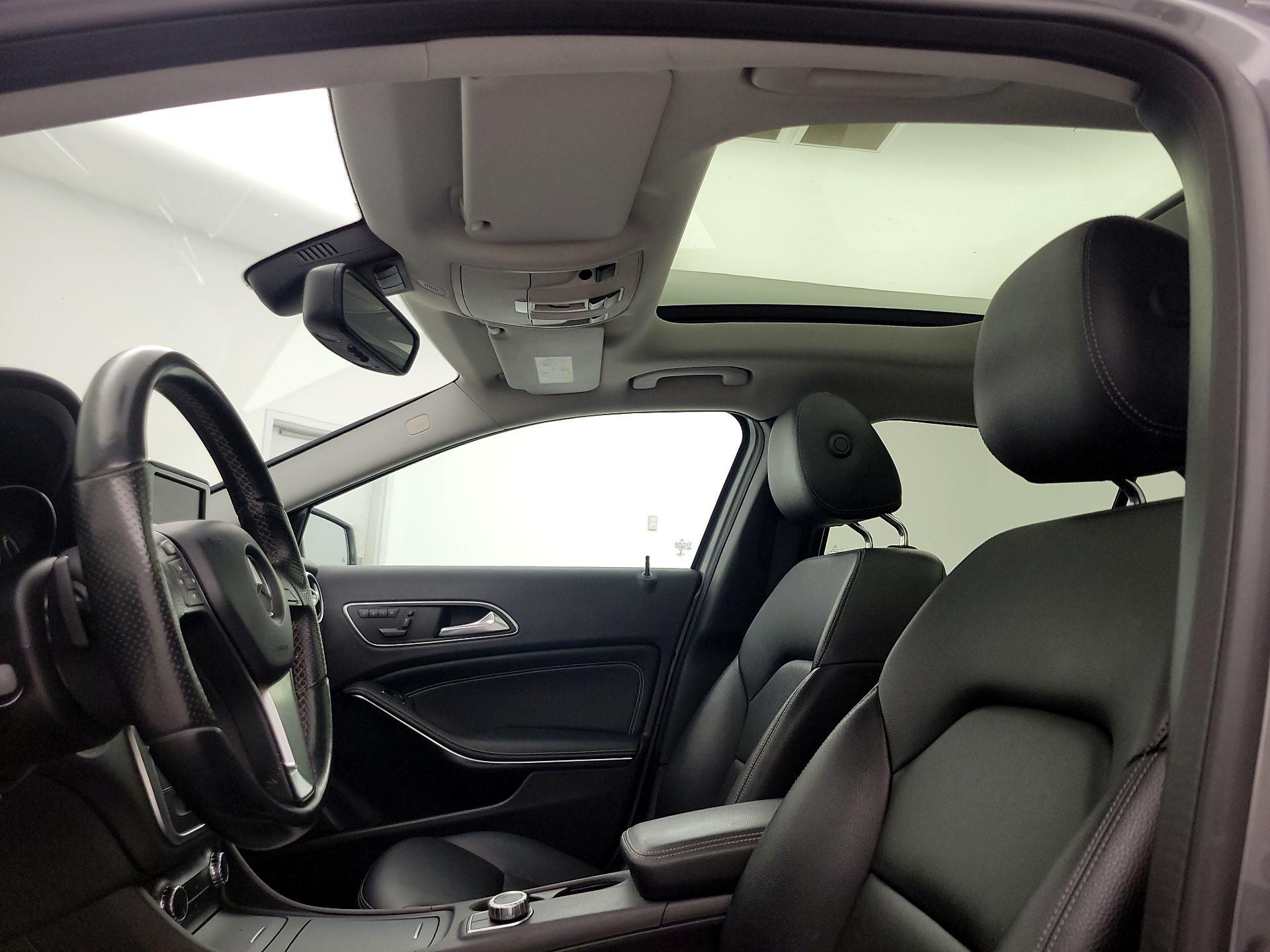 Thumbnail: 2015 Mercedes-Benz GLA - 20