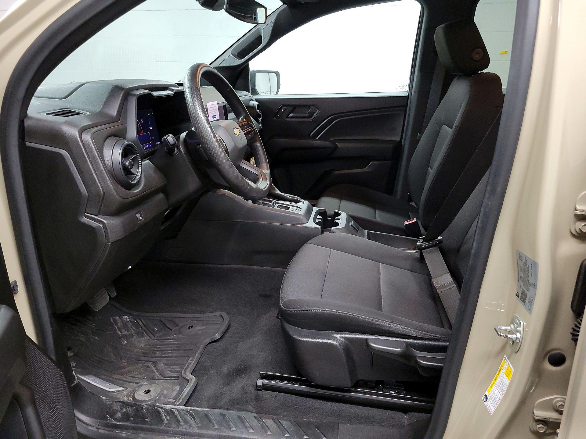 Thumbnail: 2024 Chevrolet Colorado - 11