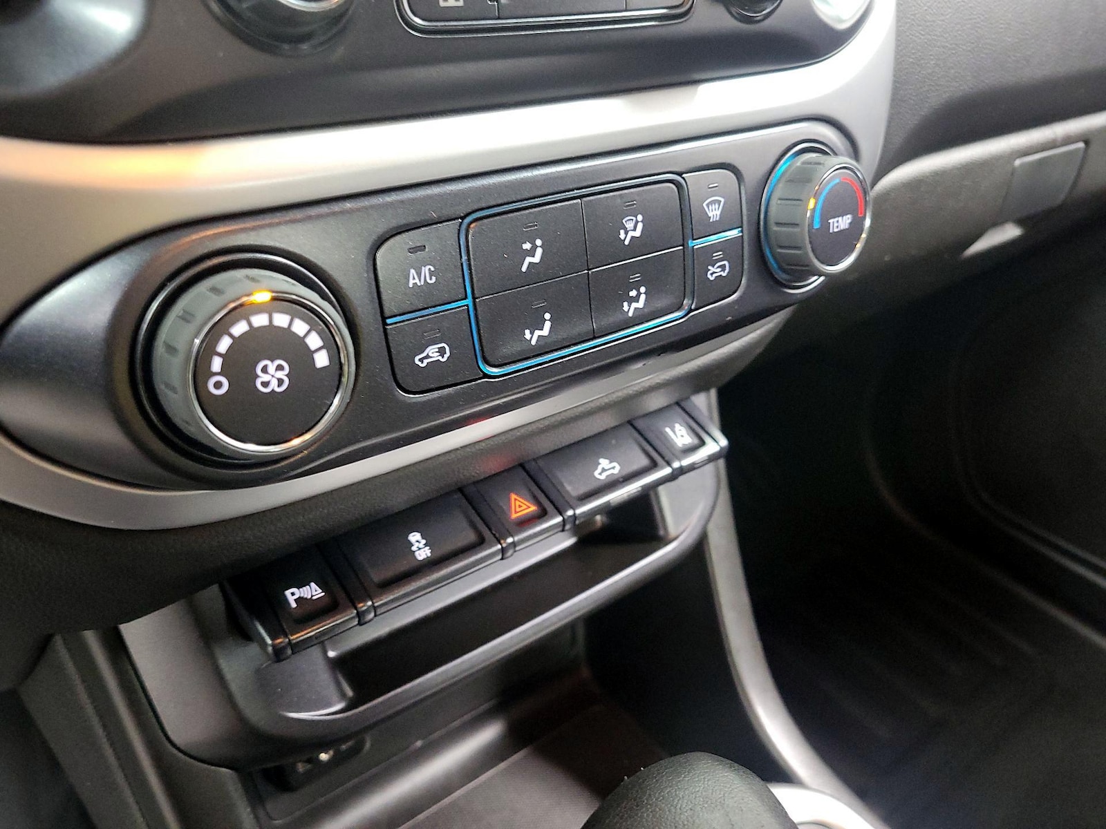 2022 Chevrolet Colorado LT - Photo 16