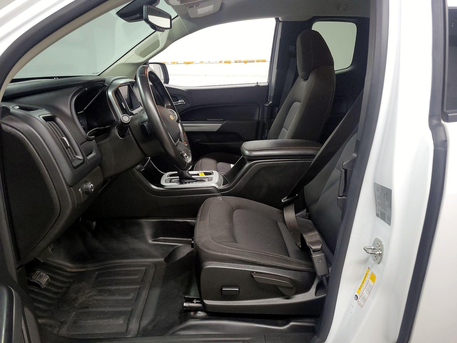 2022 Chevrolet Colorado LT - Photo 18