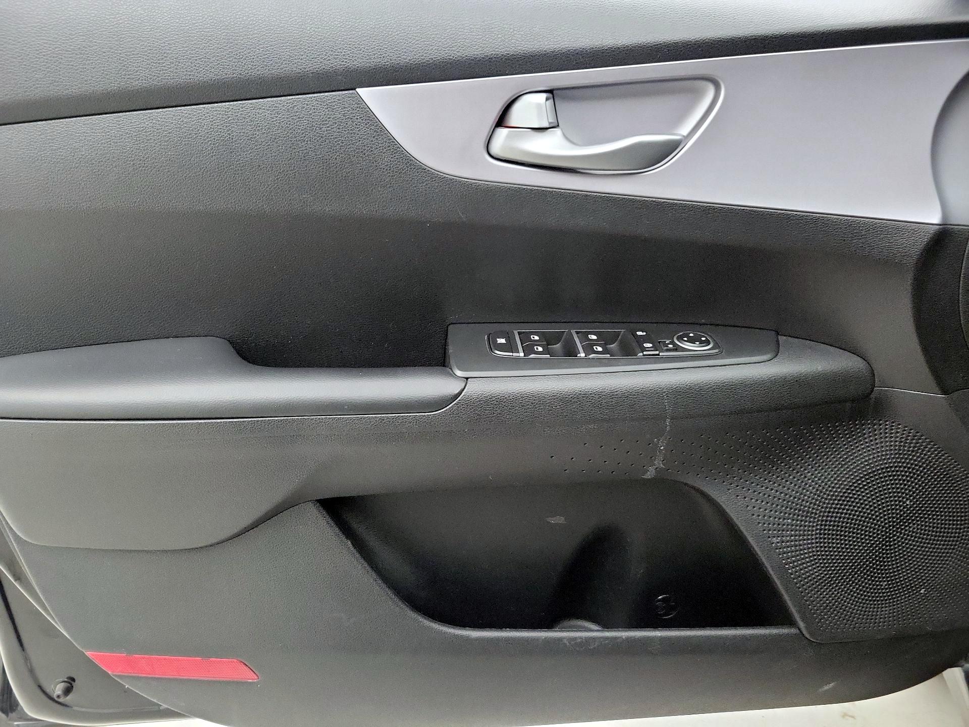 Thumbnail: 2024 Kia Forte - 12