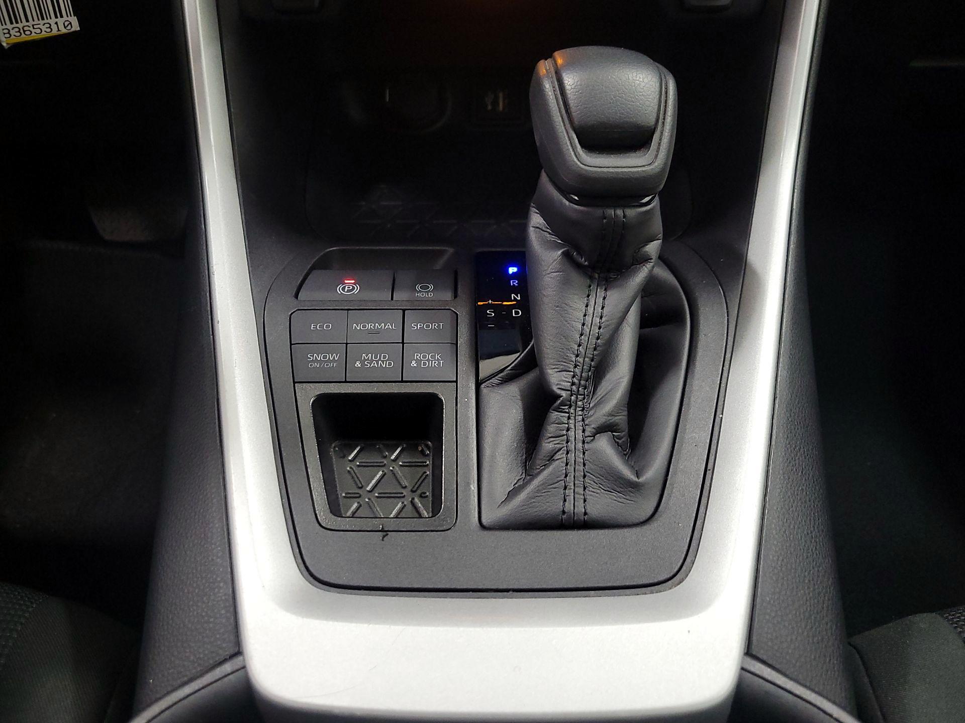 Thumbnail: 2024 Toyota RAV4 - 17