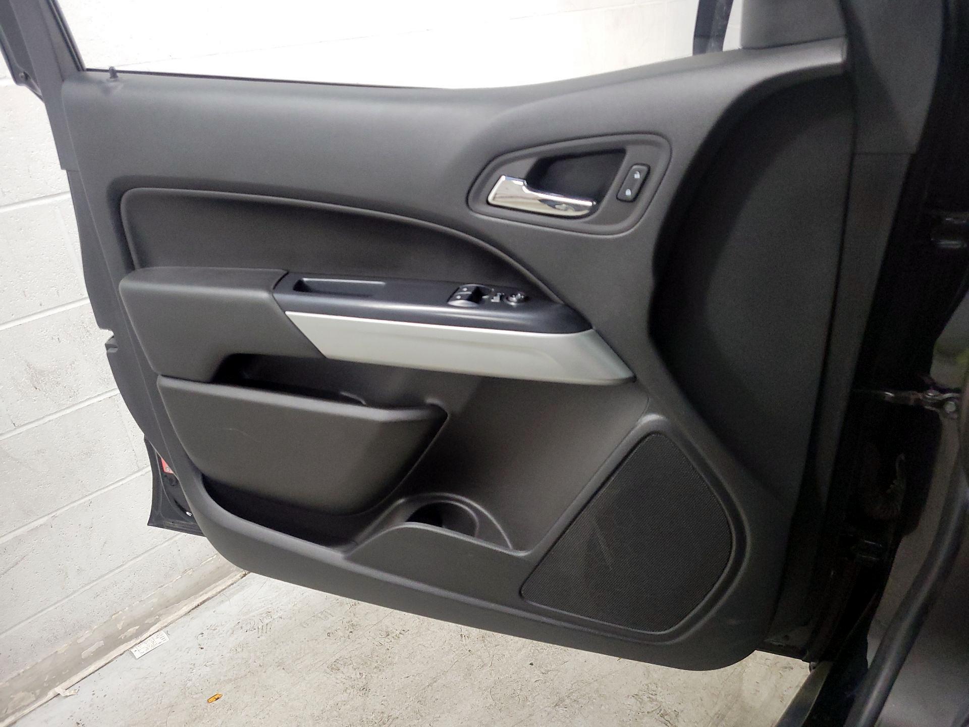 Thumbnail: 2022 Chevrolet Colorado - 12