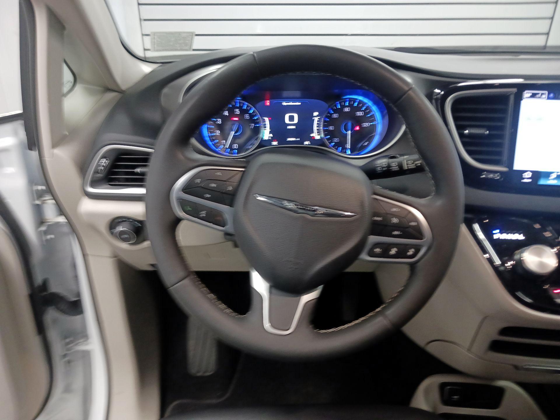 Thumbnail: 2024 Chrysler Pacifica - 10