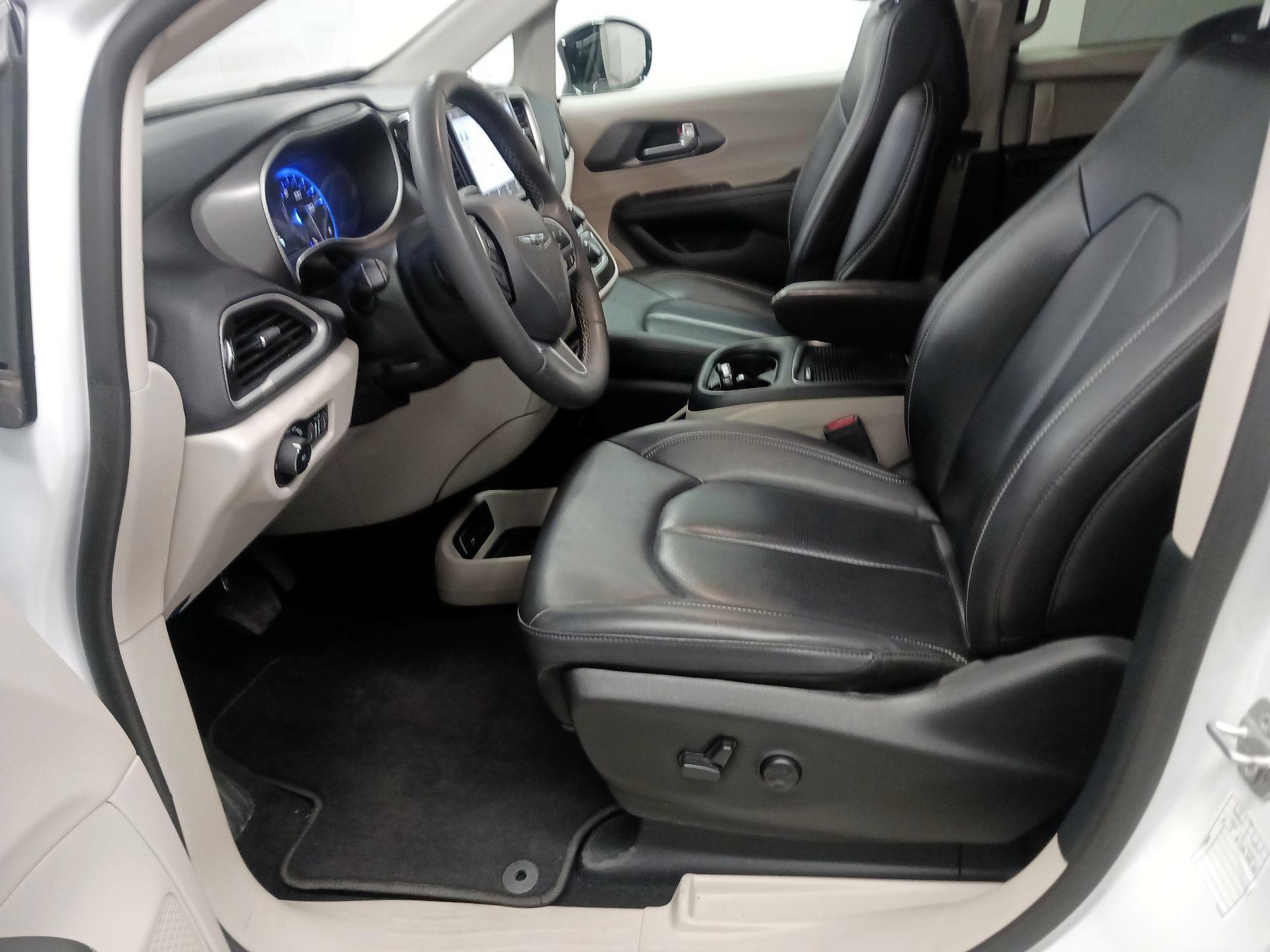 Thumbnail: 2024 Chrysler Pacifica - 11