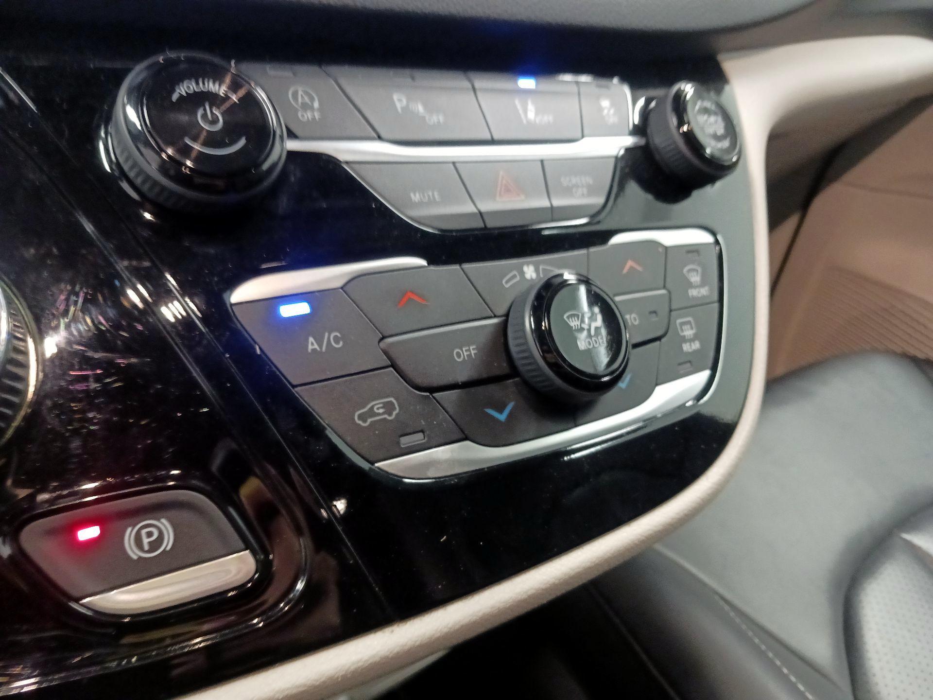 Thumbnail: 2024 Chrysler Pacifica - 15