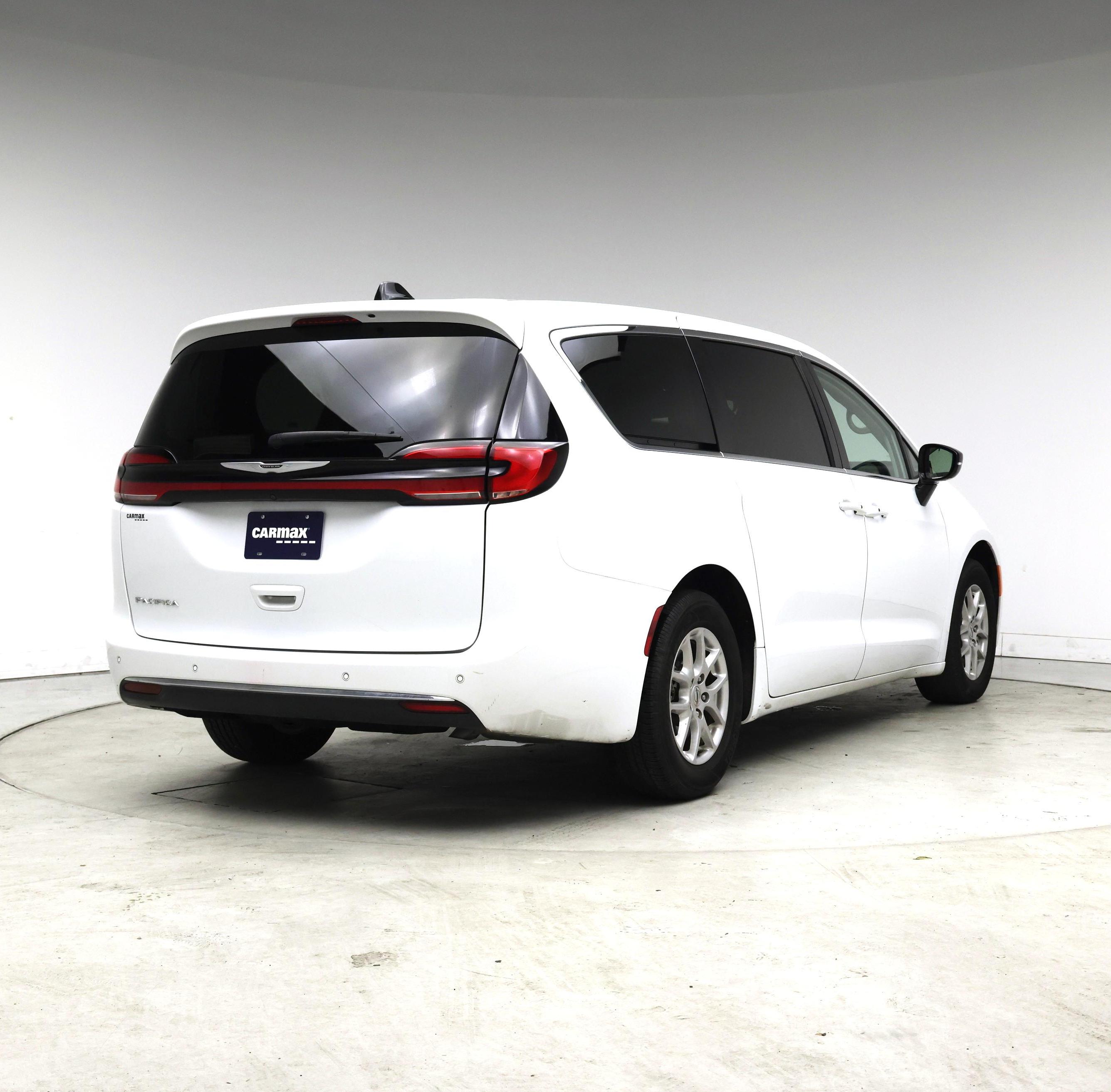 Thumbnail: 2024 Chrysler Pacifica - 8