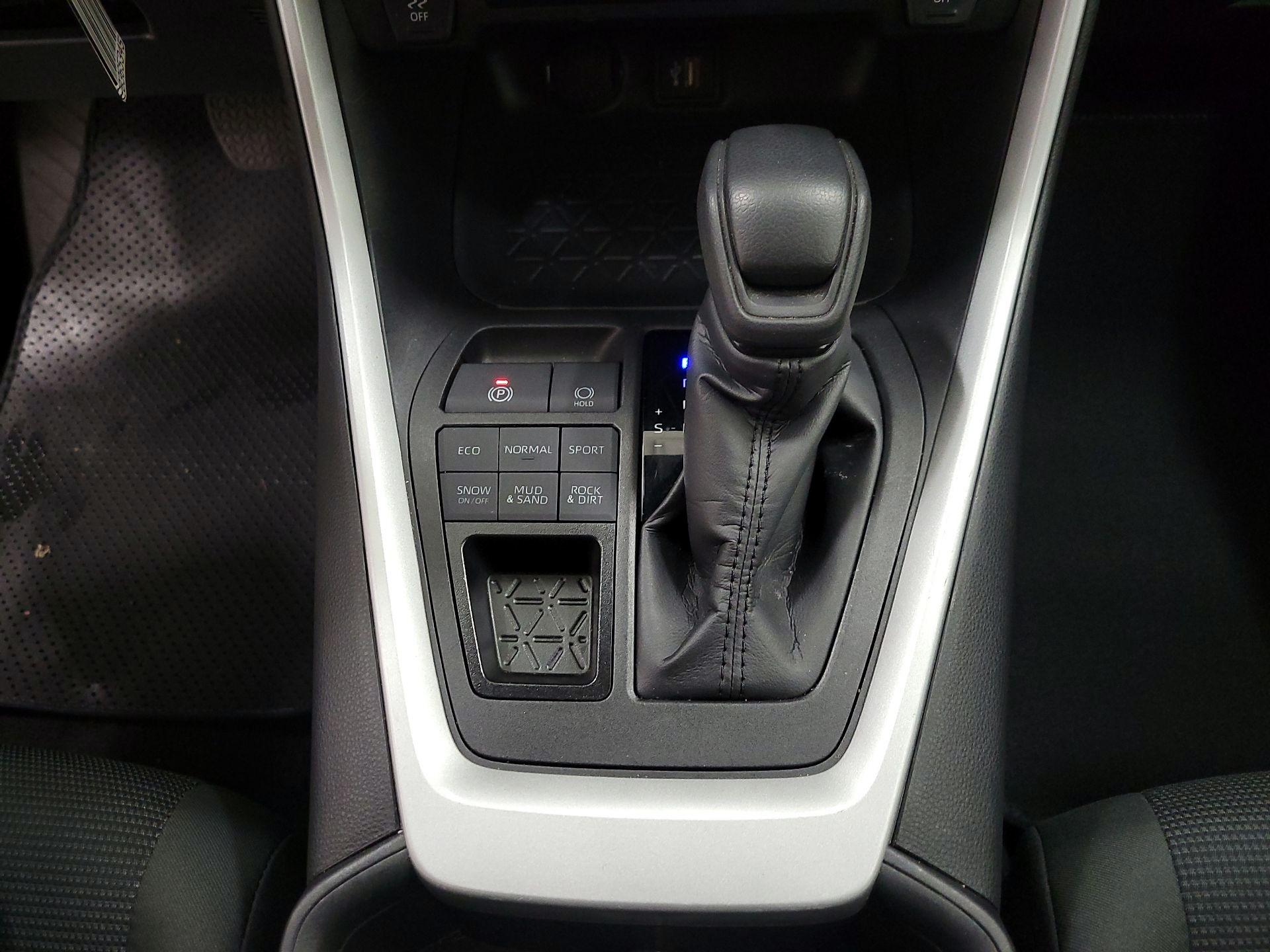 Thumbnail: 2024 Toyota RAV4 - 17