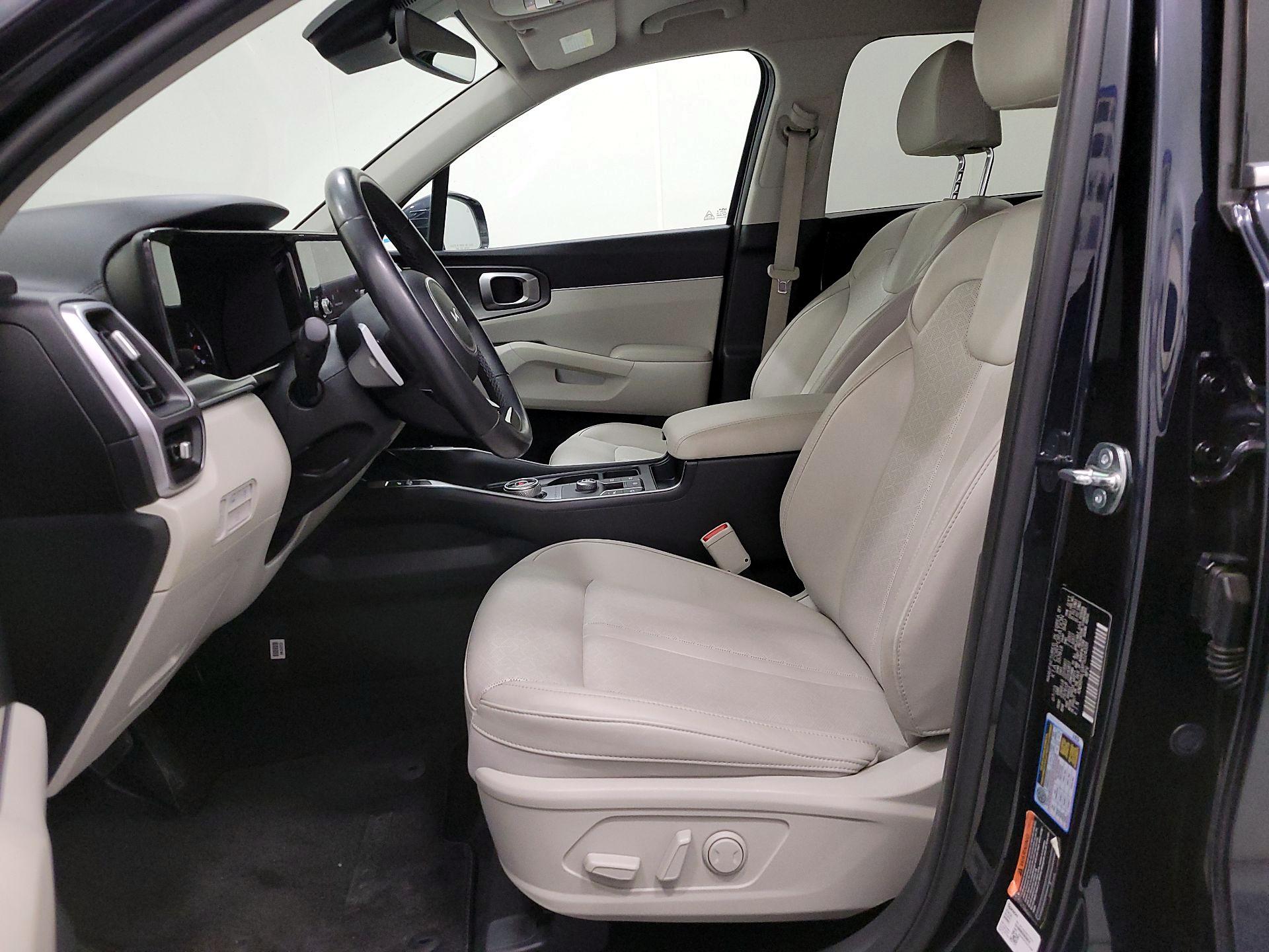 Thumbnail: 2023 Kia Sorento - 11