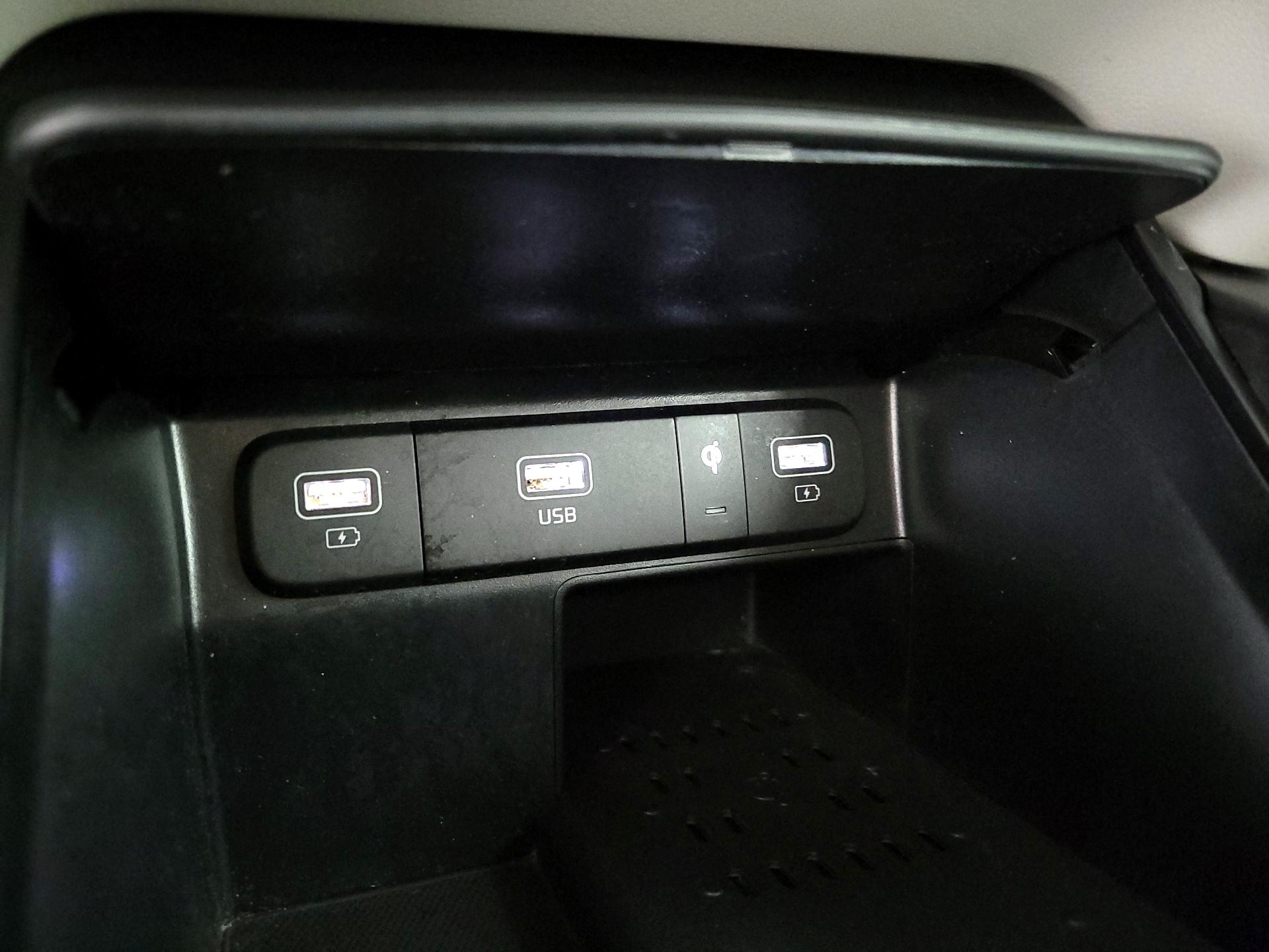 Thumbnail: 2023 Kia Sorento - 19