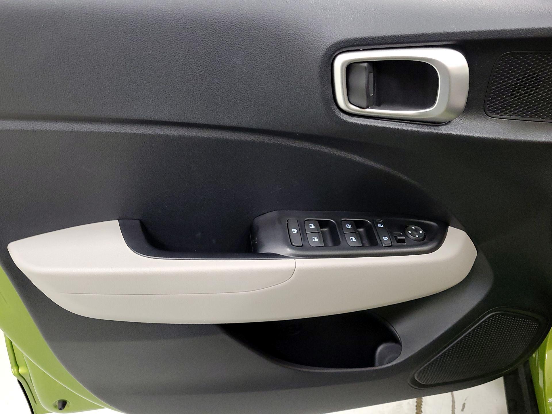 Thumbnail: 2023 Hyundai Venue - 12