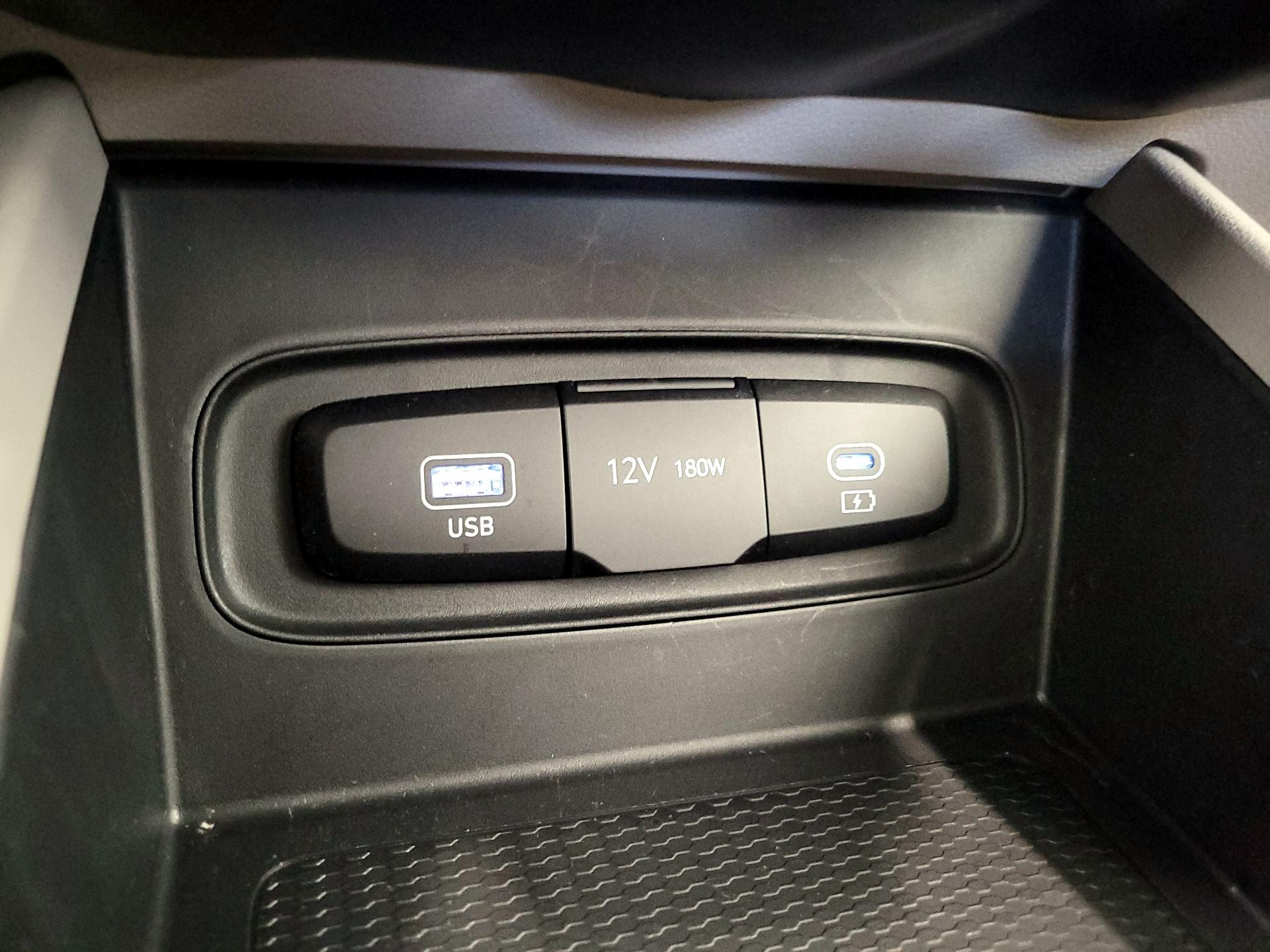 Thumbnail: 2023 Hyundai Venue - 17