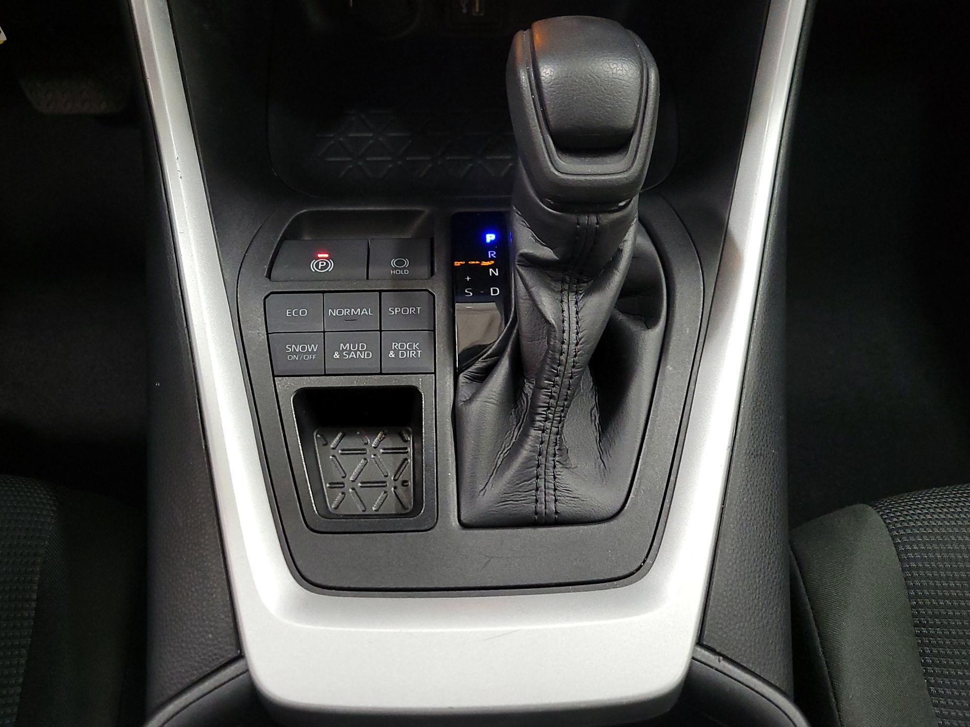 Thumbnail: 2024 Toyota RAV4 - 16