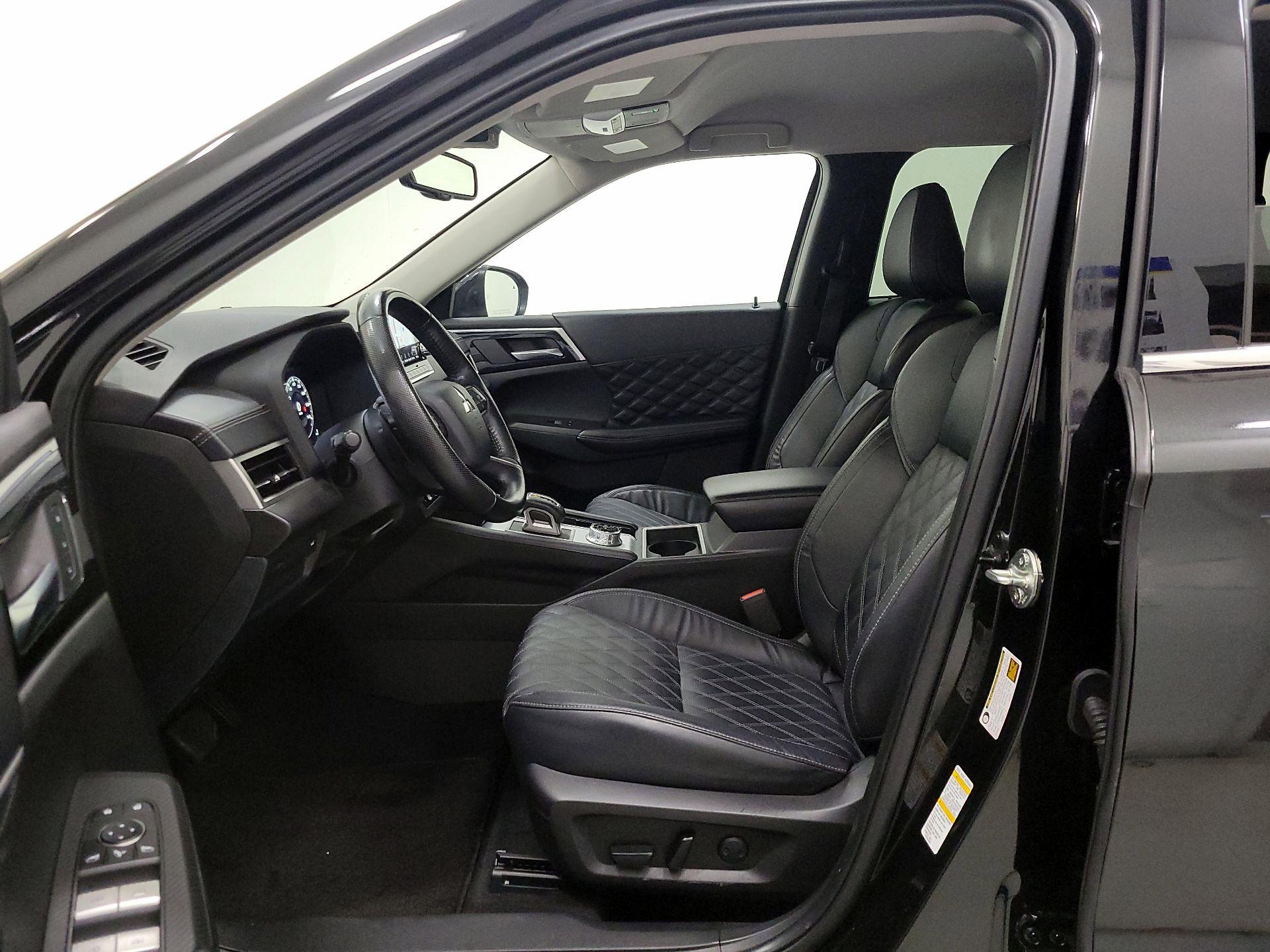 Thumbnail: 2022 Mitsubishi Outlander - 11