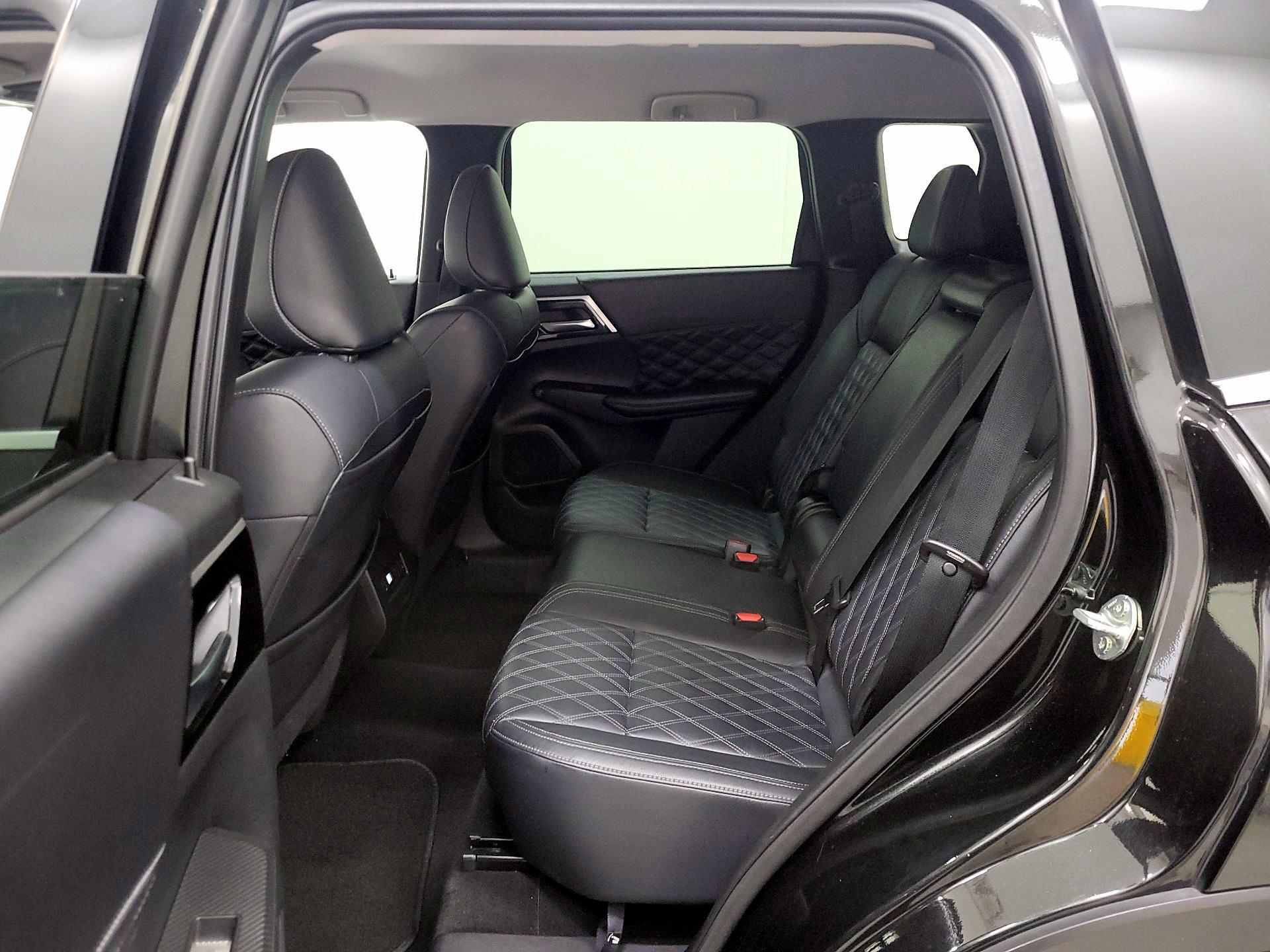 Thumbnail: 2022 Mitsubishi Outlander - 20