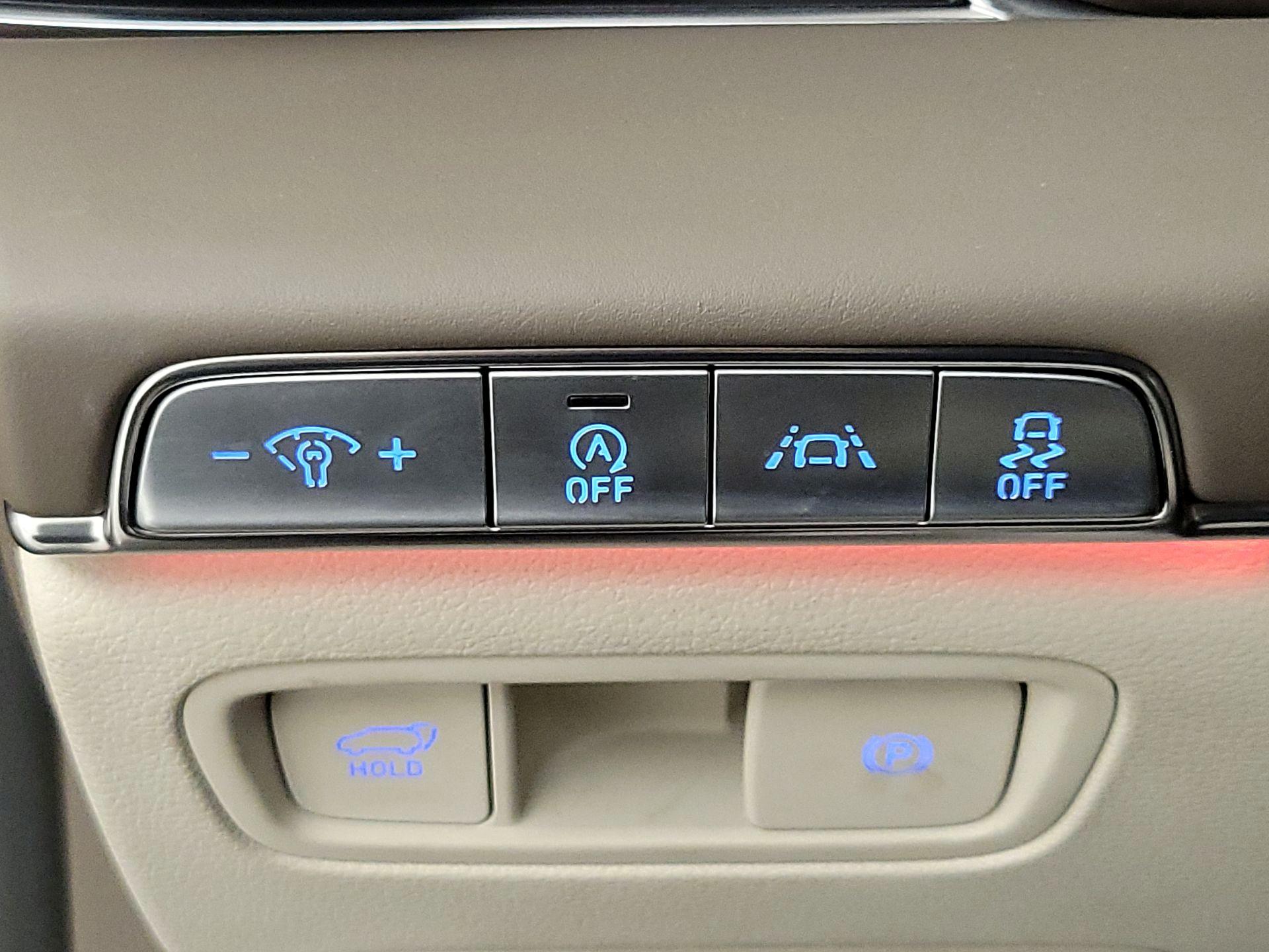 Thumbnail: 2021 Genesis GV80 - 13