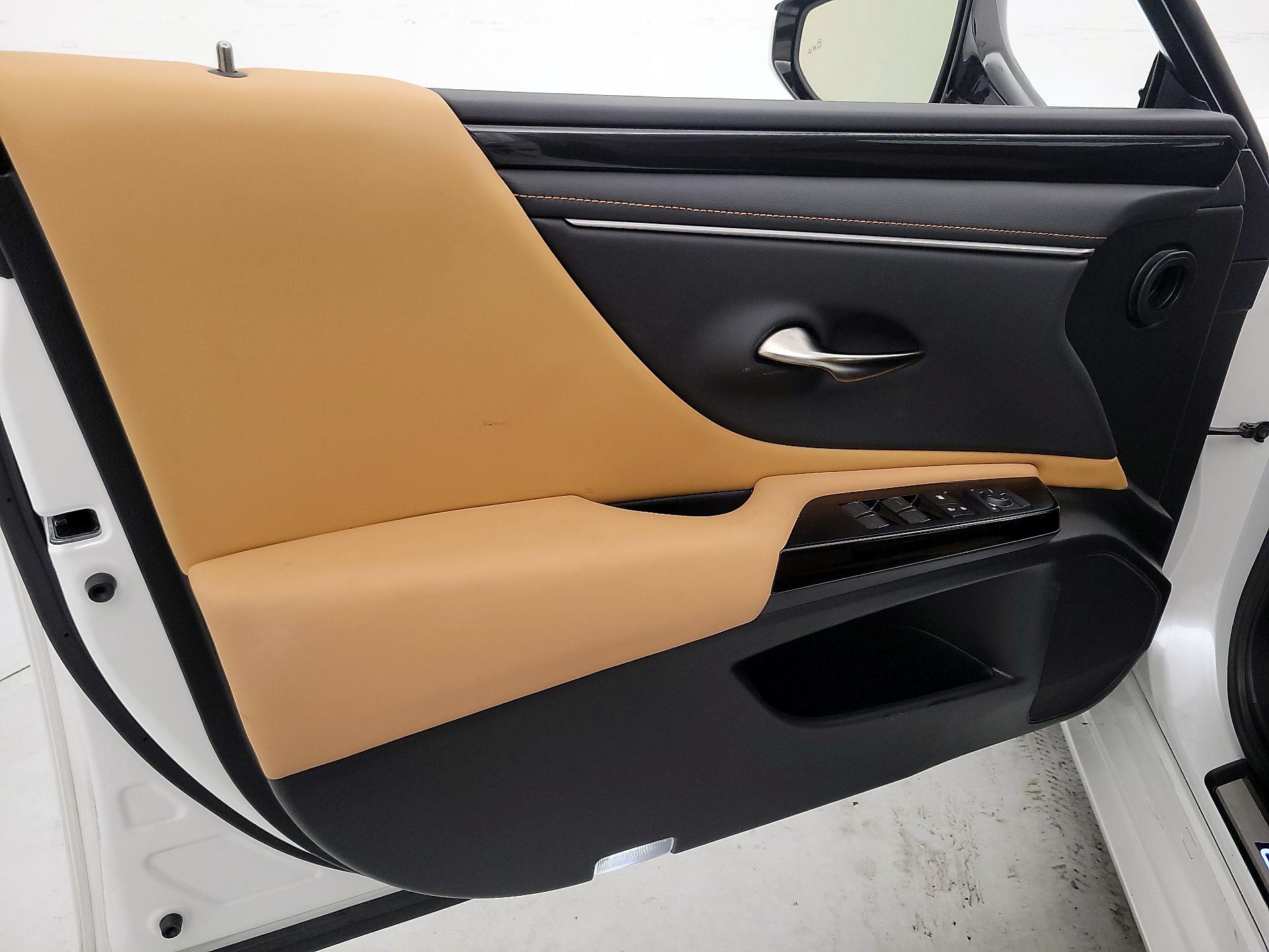 Thumbnail: 2025 Lexus ES - 12