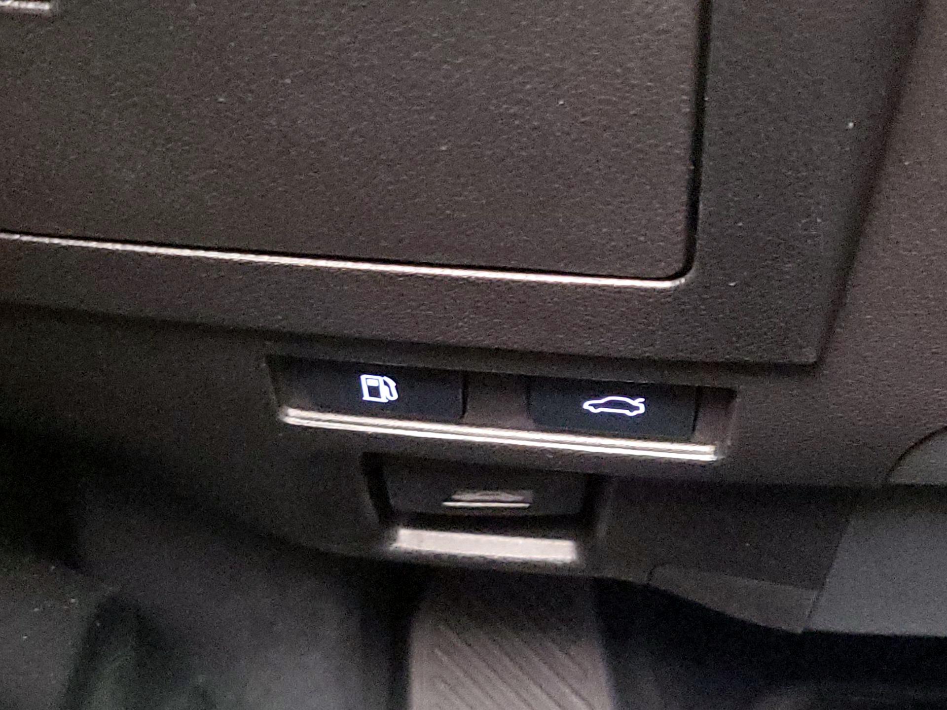 Thumbnail: 2025 Lexus ES - 13