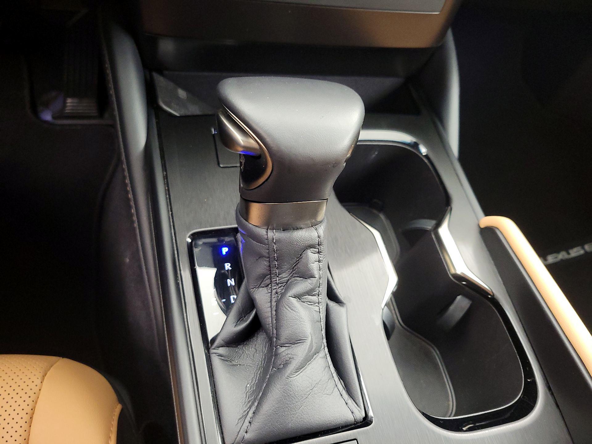 Thumbnail: 2025 Lexus ES - 17