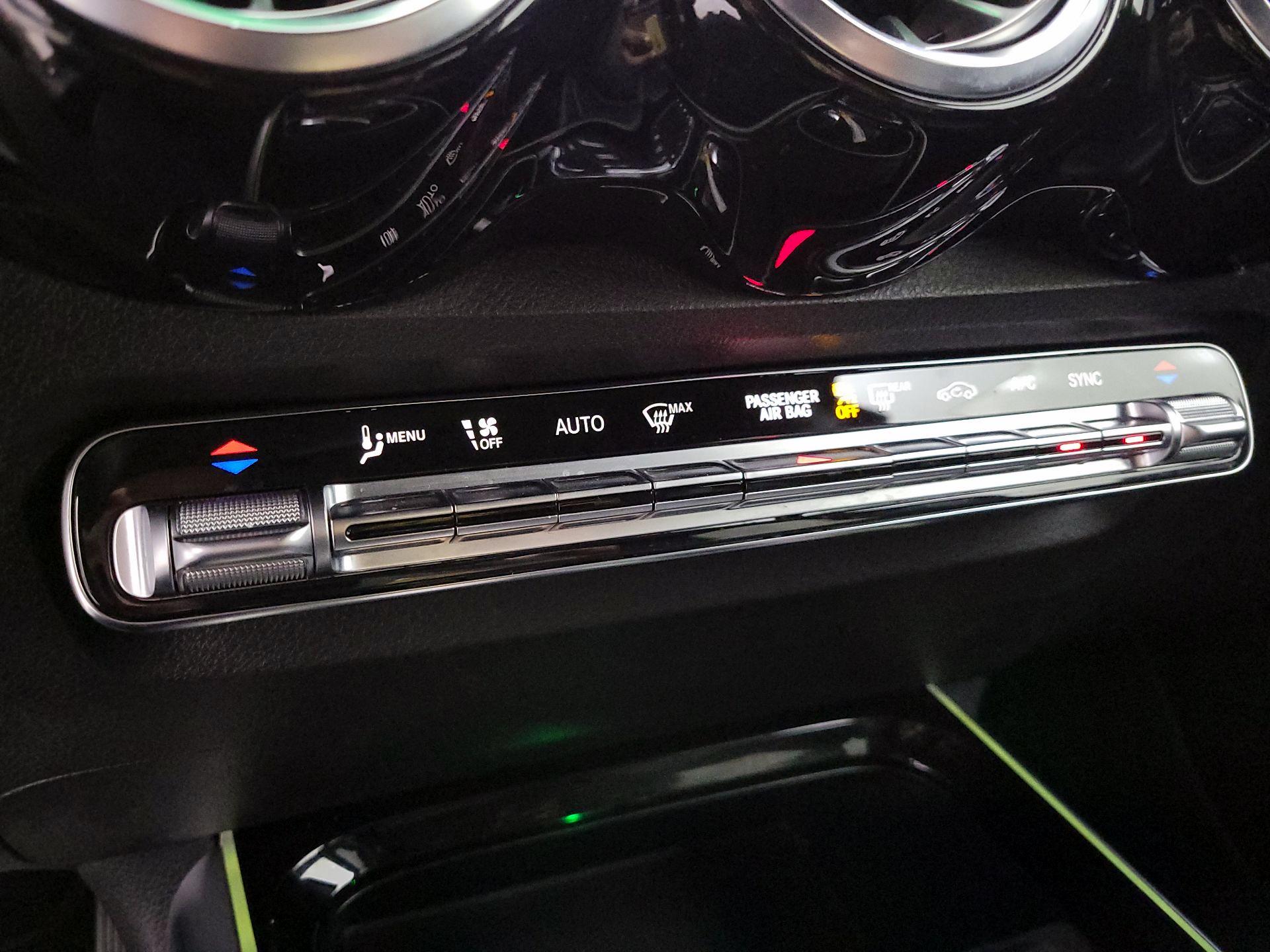 Thumbnail: 2021 Mercedes-Benz GLB - 16