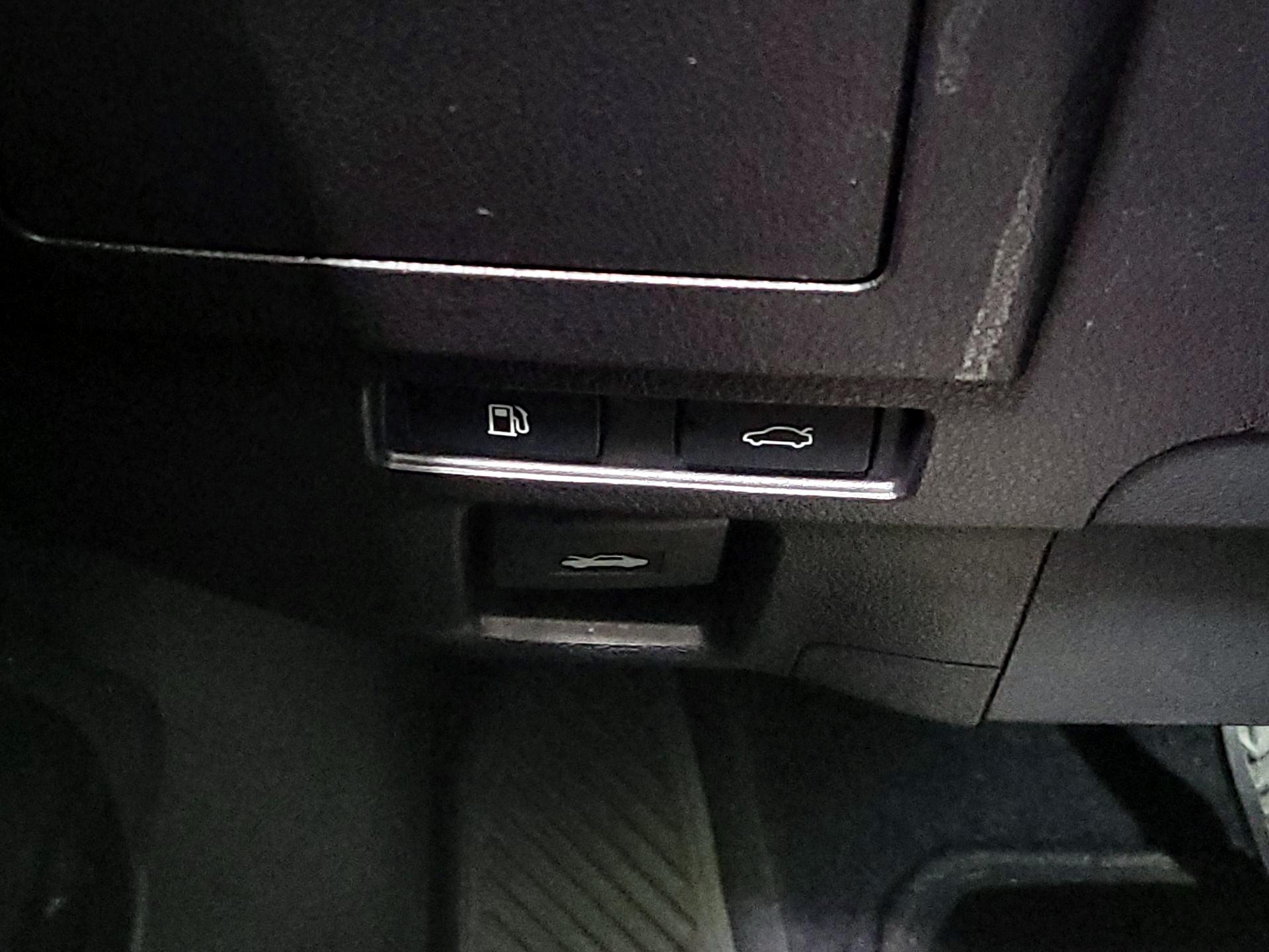 Thumbnail: 2022 Lexus ES - 13