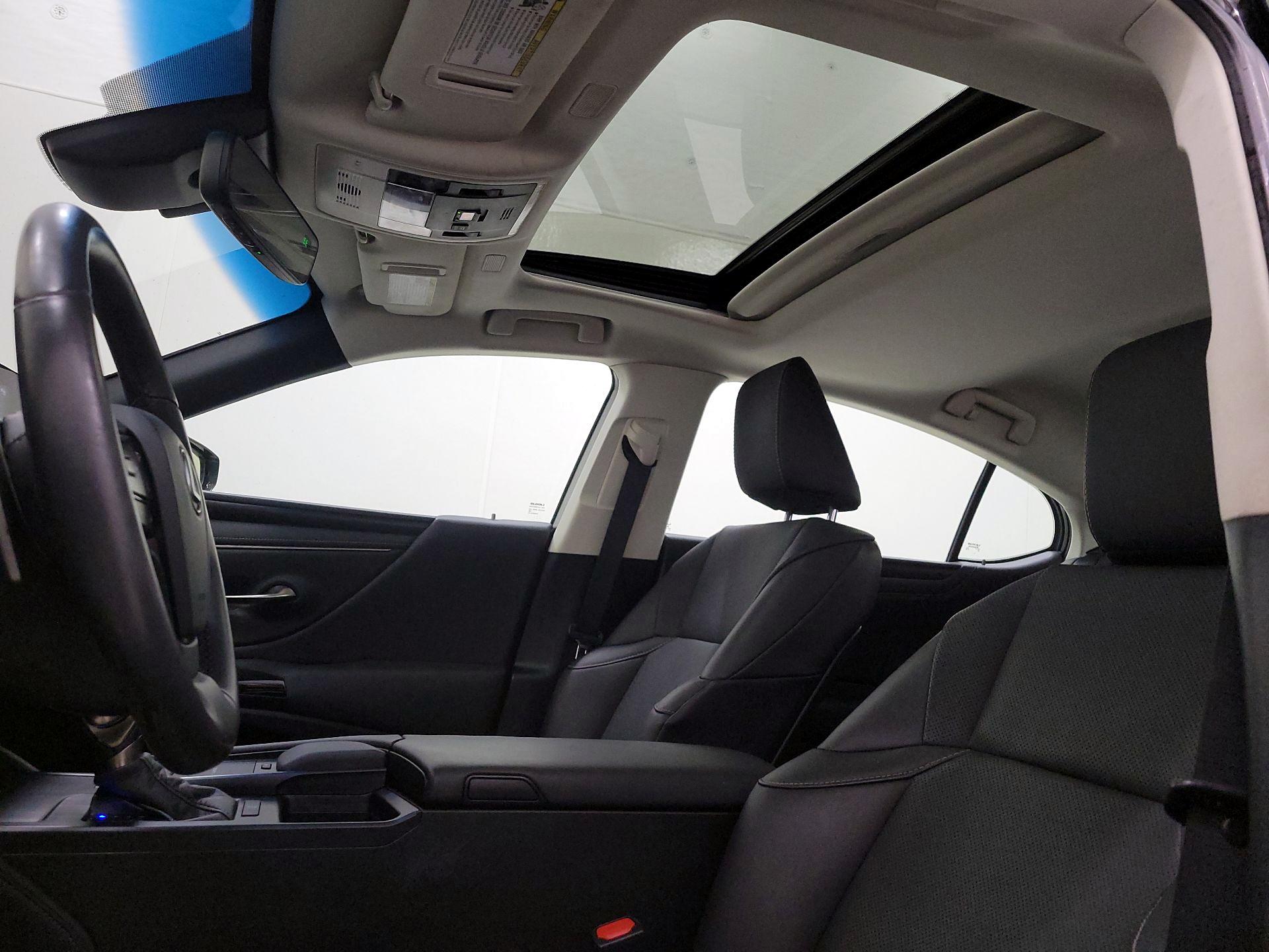 Thumbnail: 2022 Lexus ES - 19