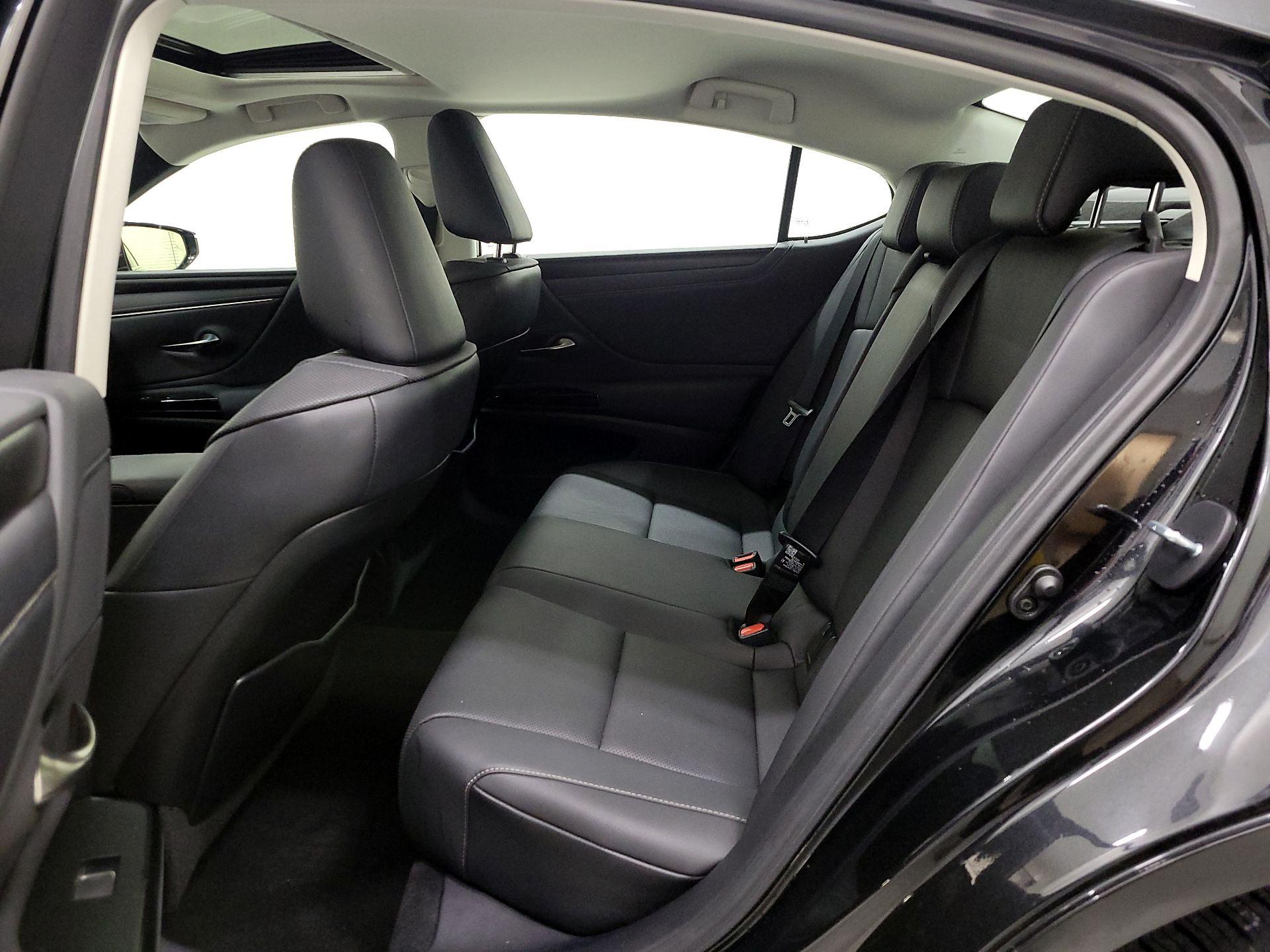 Thumbnail: 2022 Lexus ES - 20