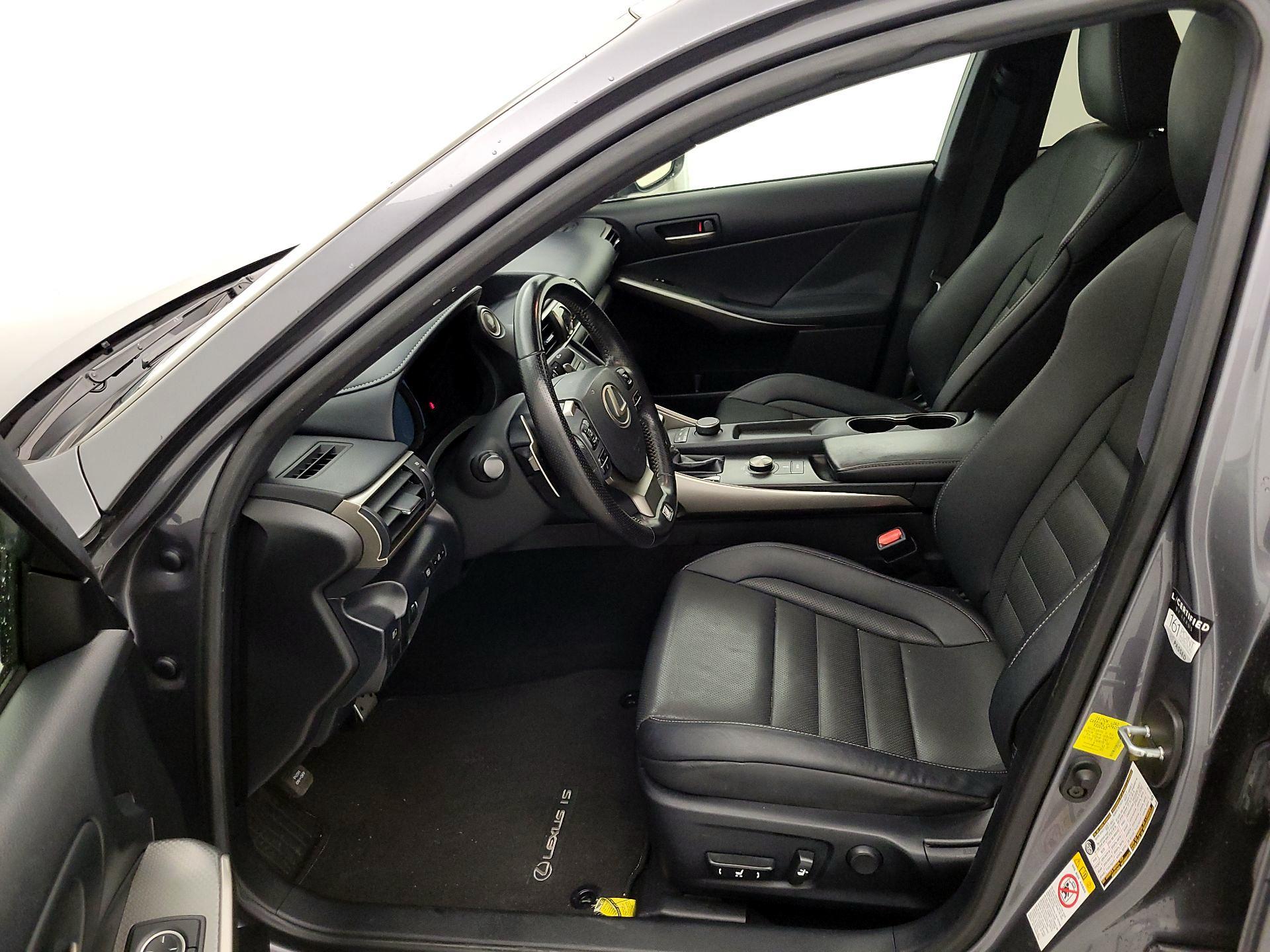 Thumbnail: 2018 Lexus IS - 11