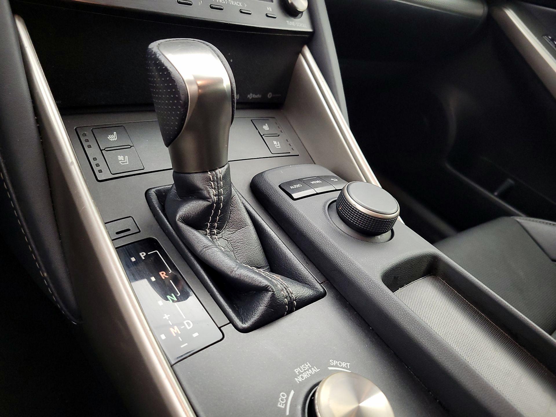 Thumbnail: 2018 Lexus IS - 17