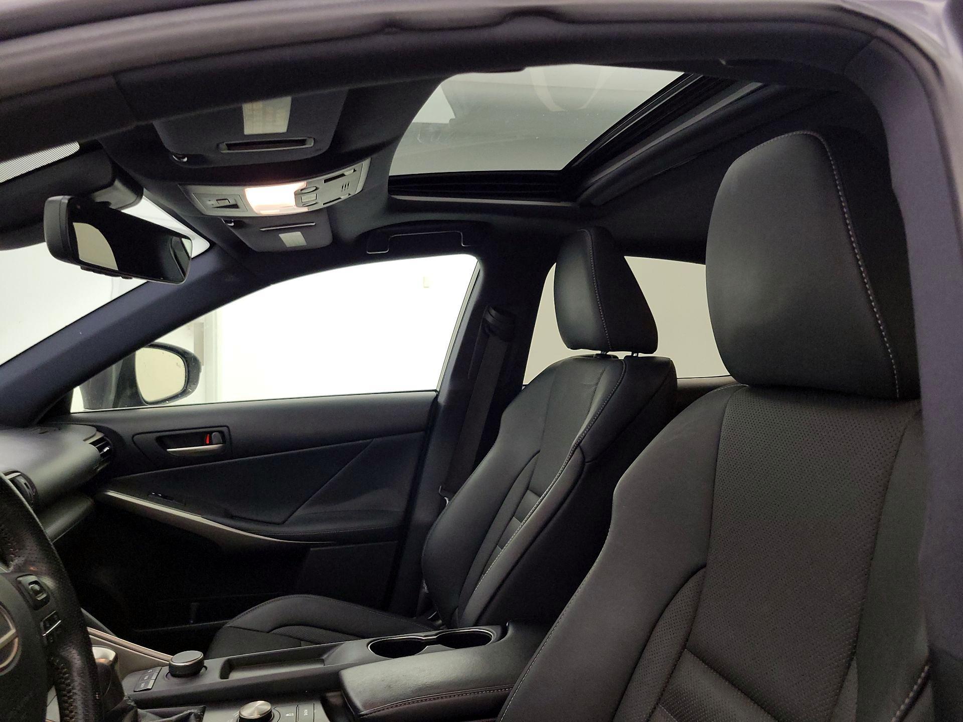 Thumbnail: 2018 Lexus IS - 18